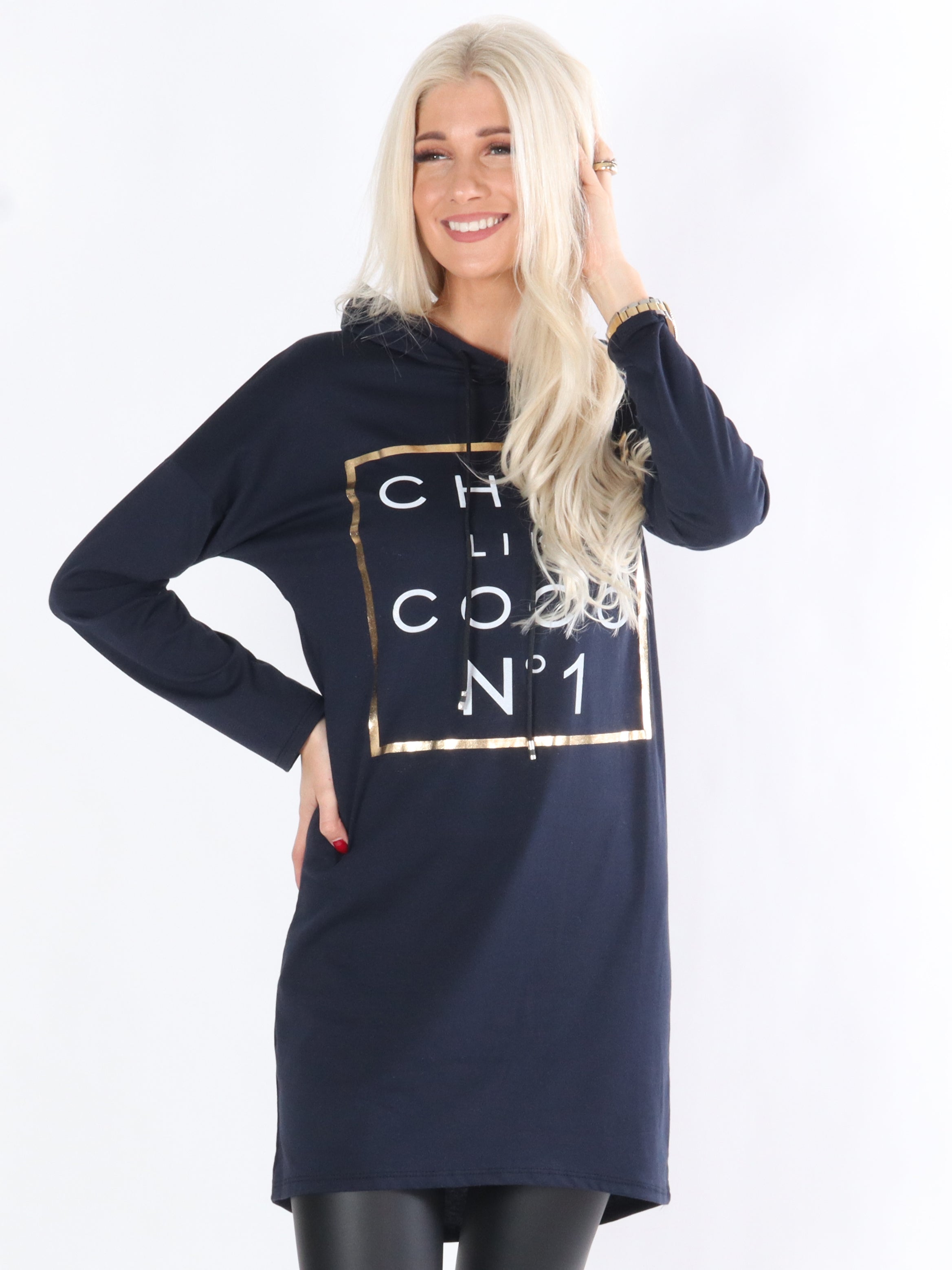 Gemma - Klänning med huva och guldmotiv