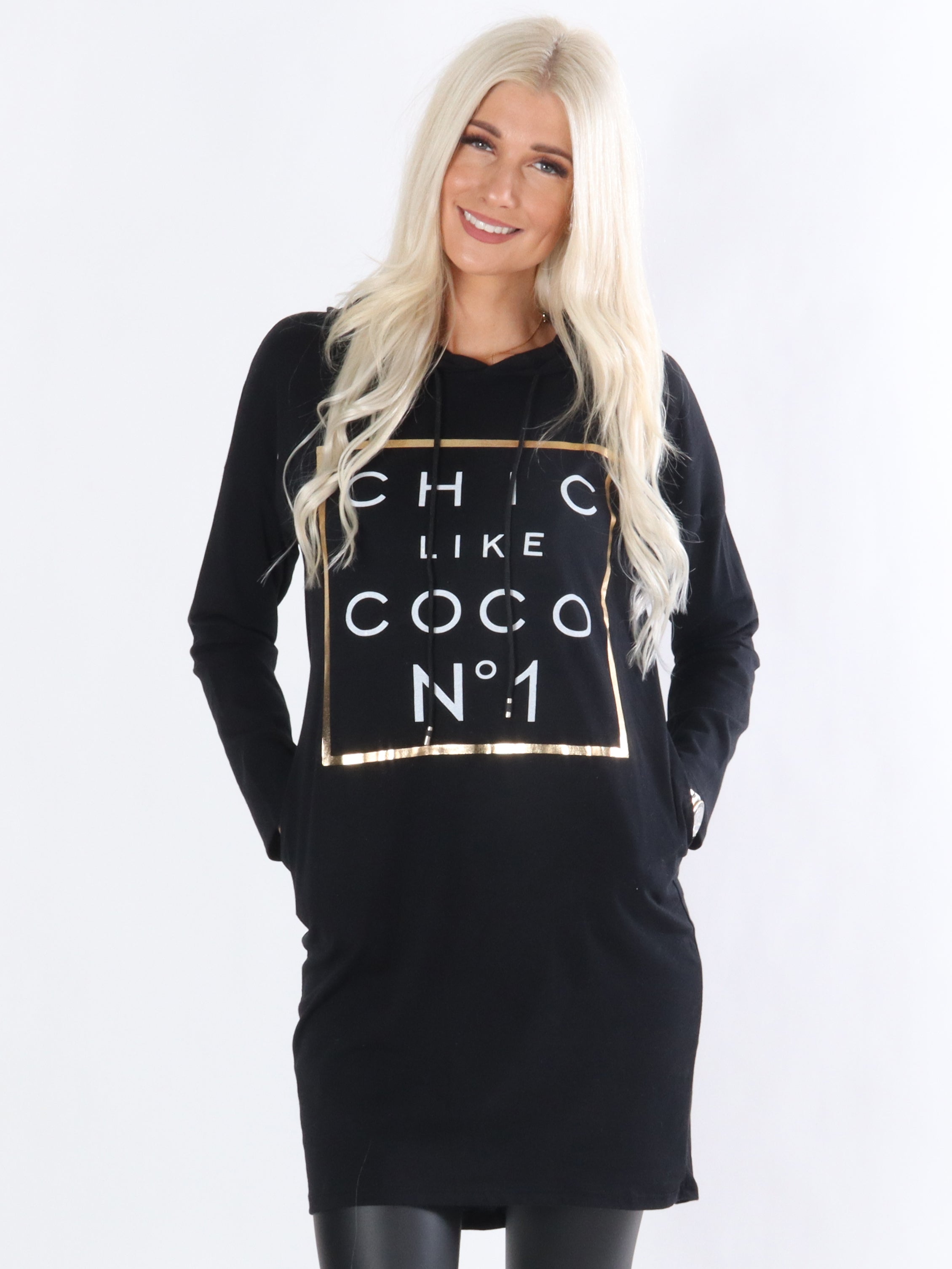 Gemma - Klänning med huva och guldmotiv