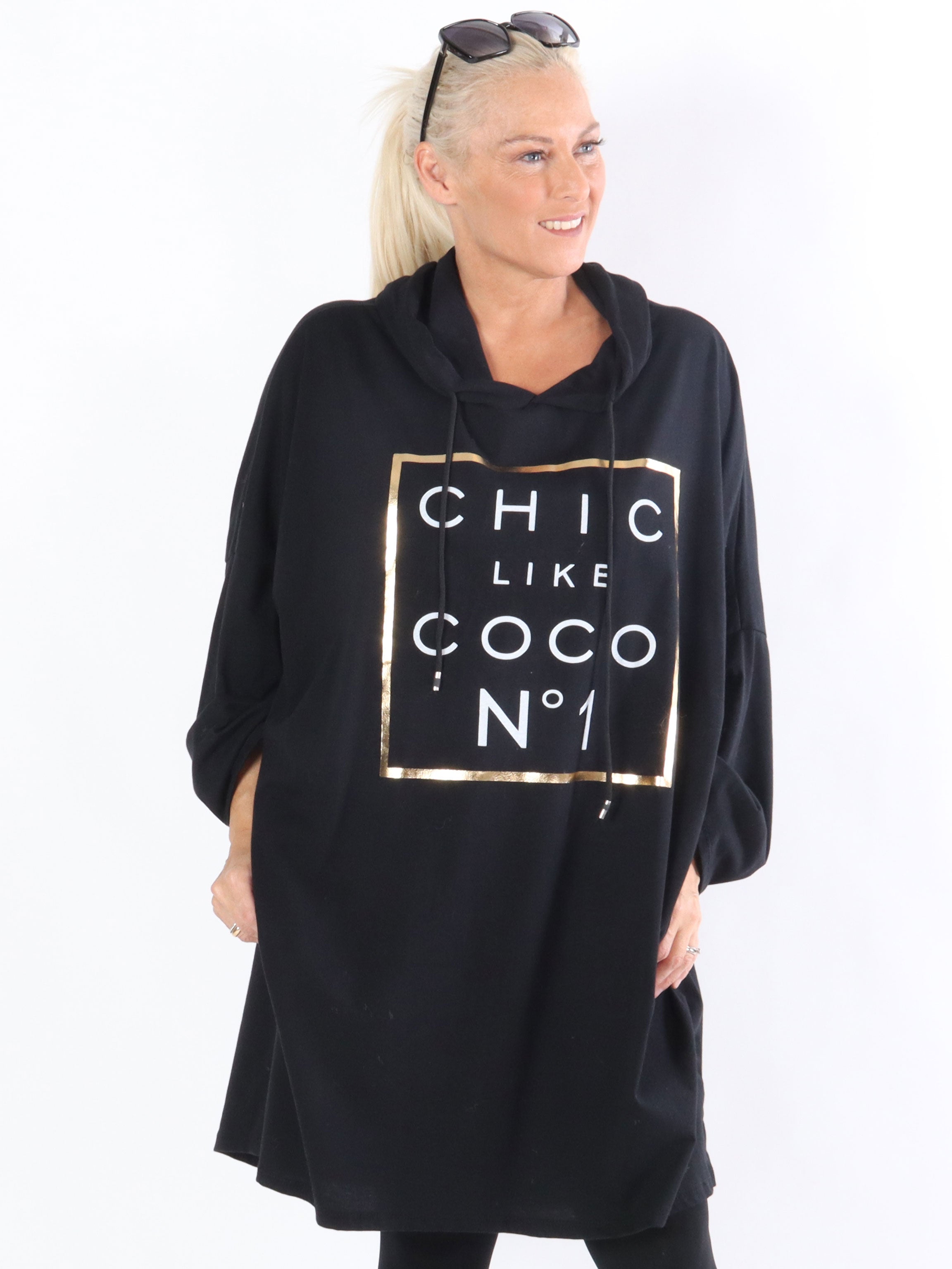 Gemma - Klänning med huva och guldmotiv