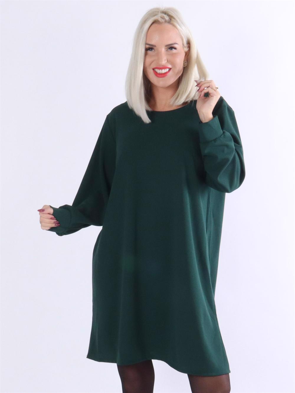 Gissela - Klänning med spets med v-hals på baksidan