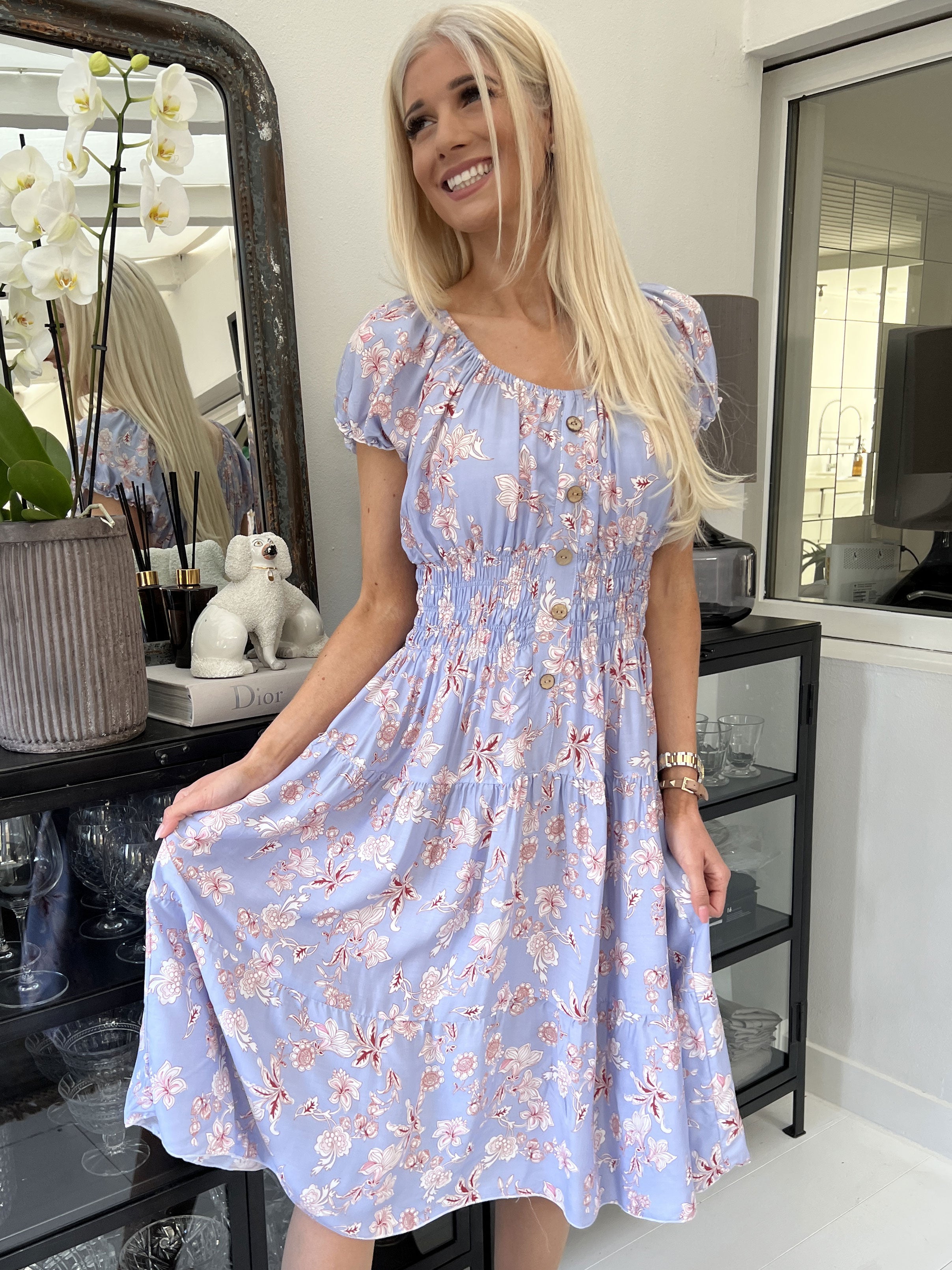 Gracia Short - Kort klänning med träknappar