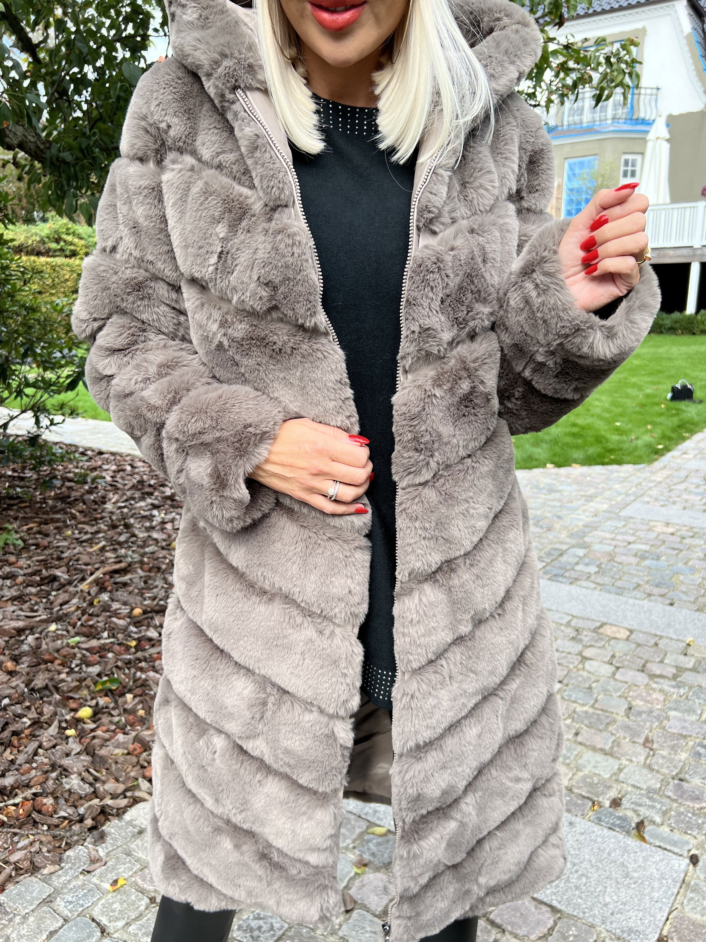 Haley - Snygg päls med huva i falsk päls