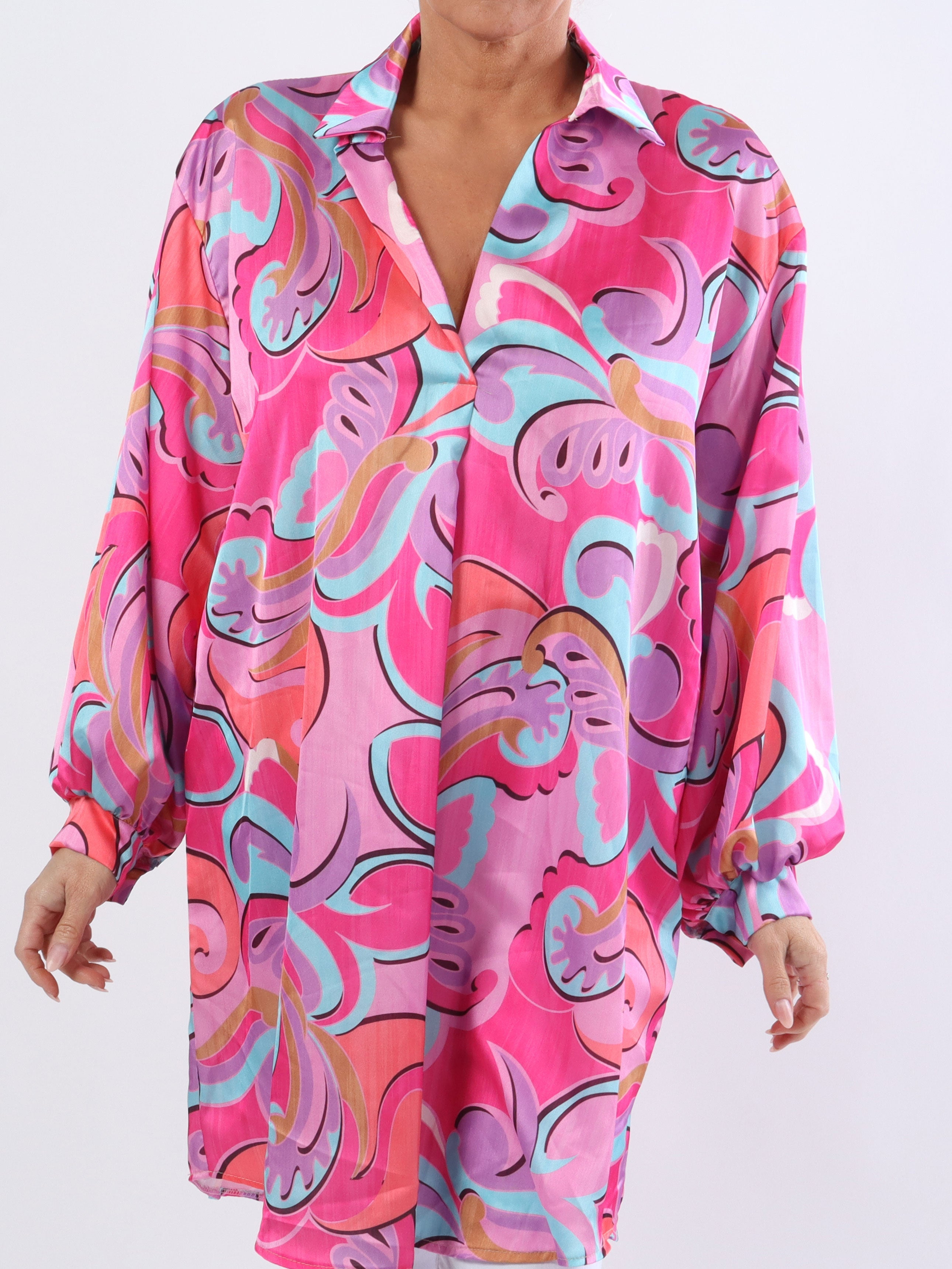 Happy Dress - Mångfärgad skjortklänning i sidenlook i stora storlekar - Black