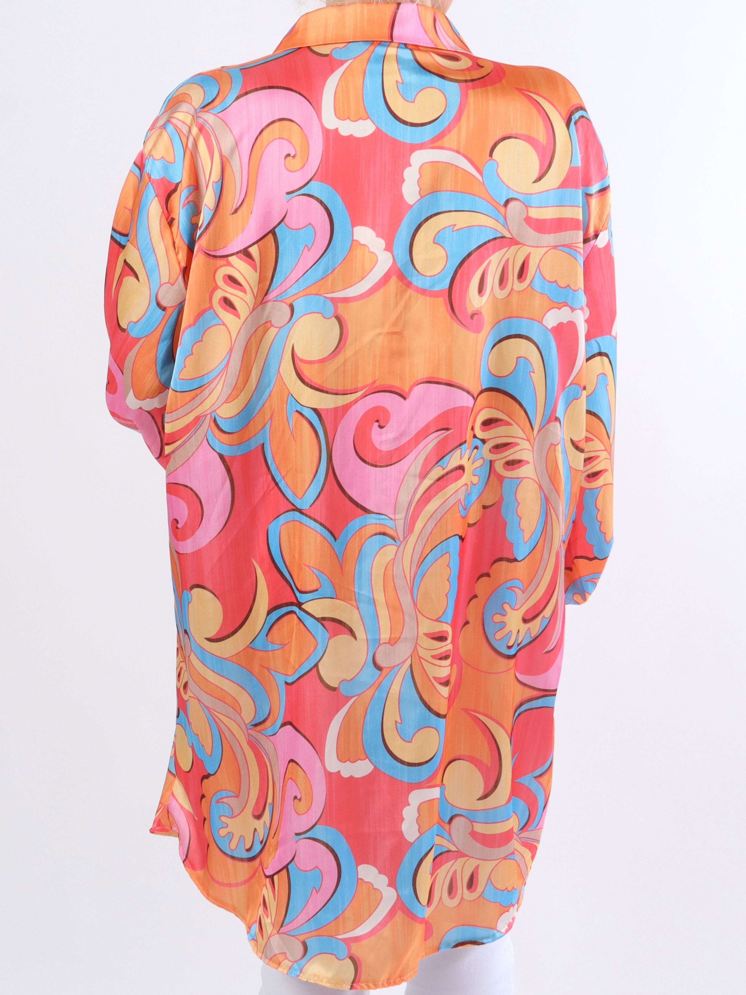 Happy Dress - Mångfärgad skjortklänning i sidenlook i stora storlekar