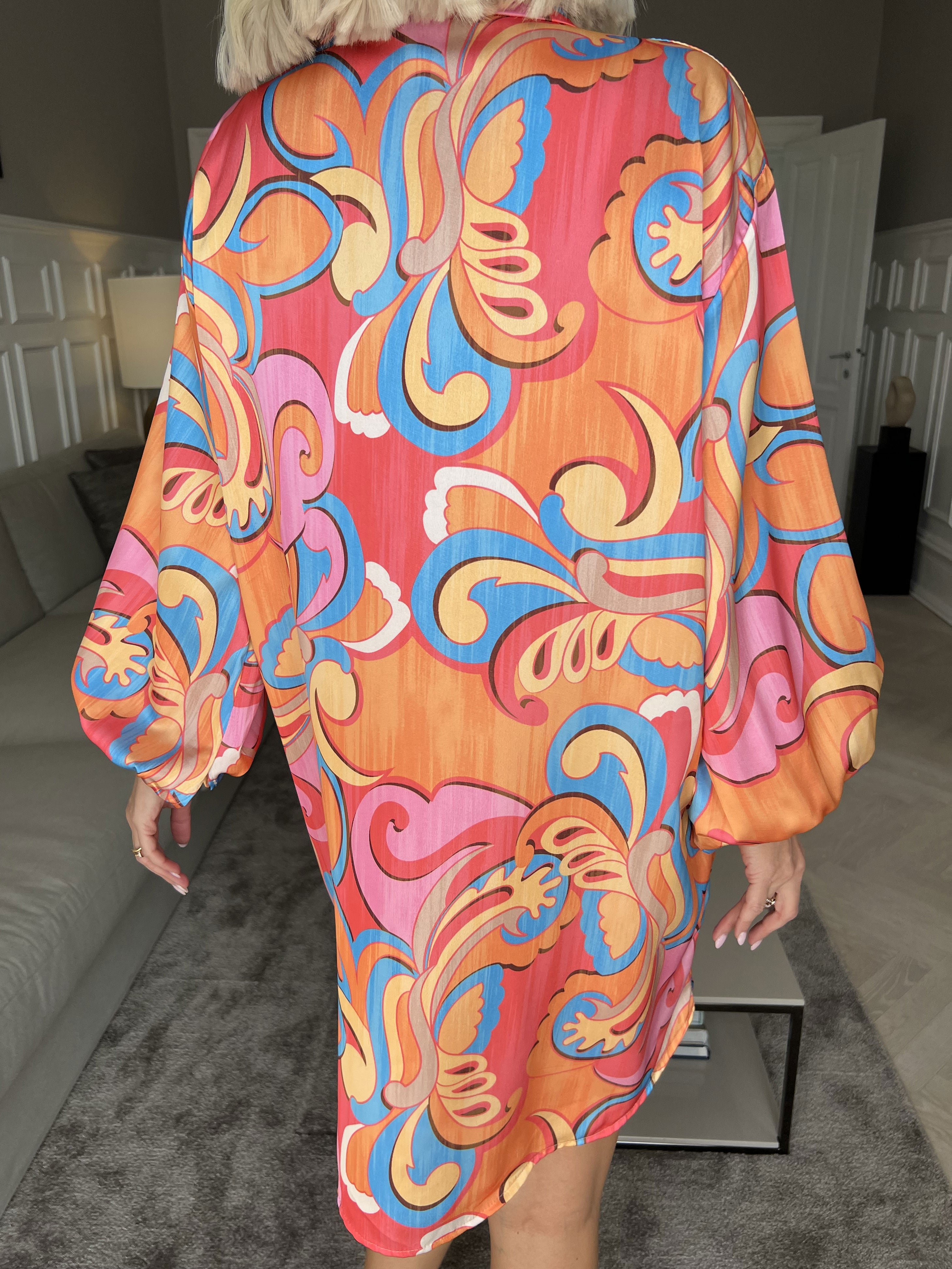 Happy Dress - Flerfärgad skjortklänning i sidenlook