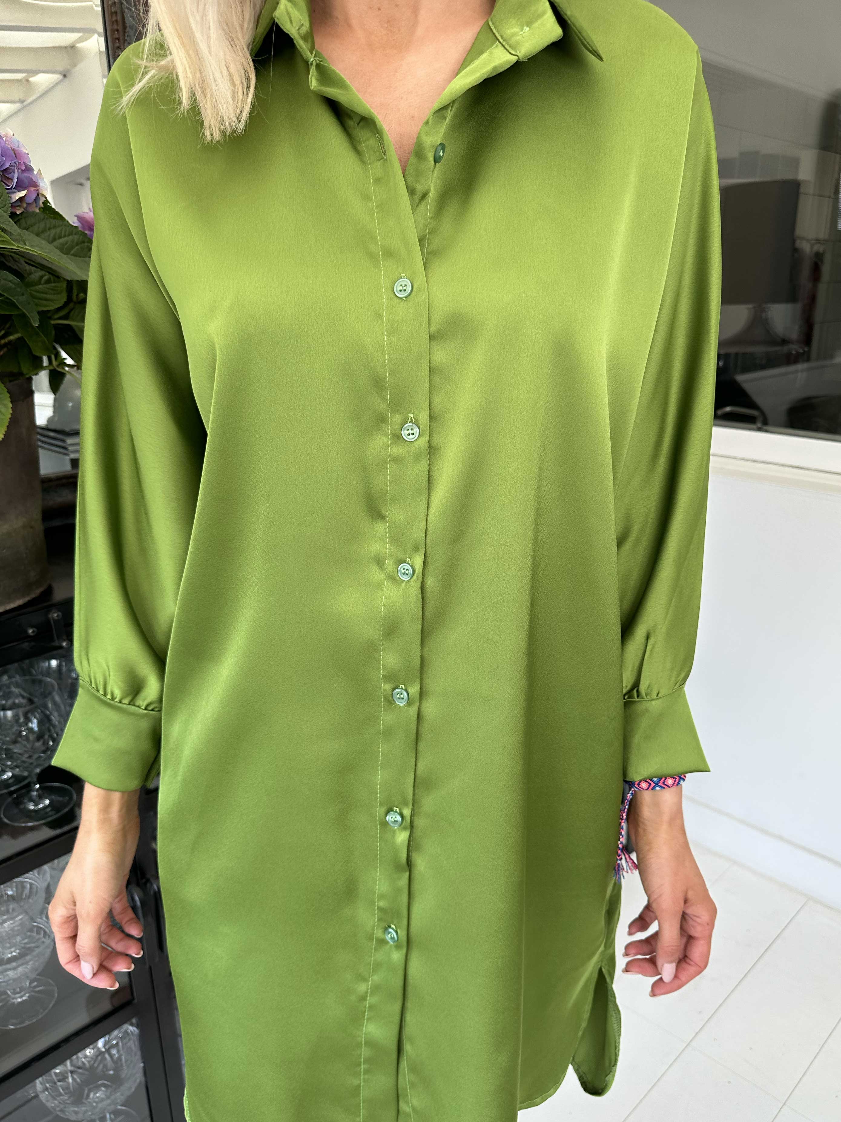 Hassel - Fin skjortklänning i sidenlook - Black