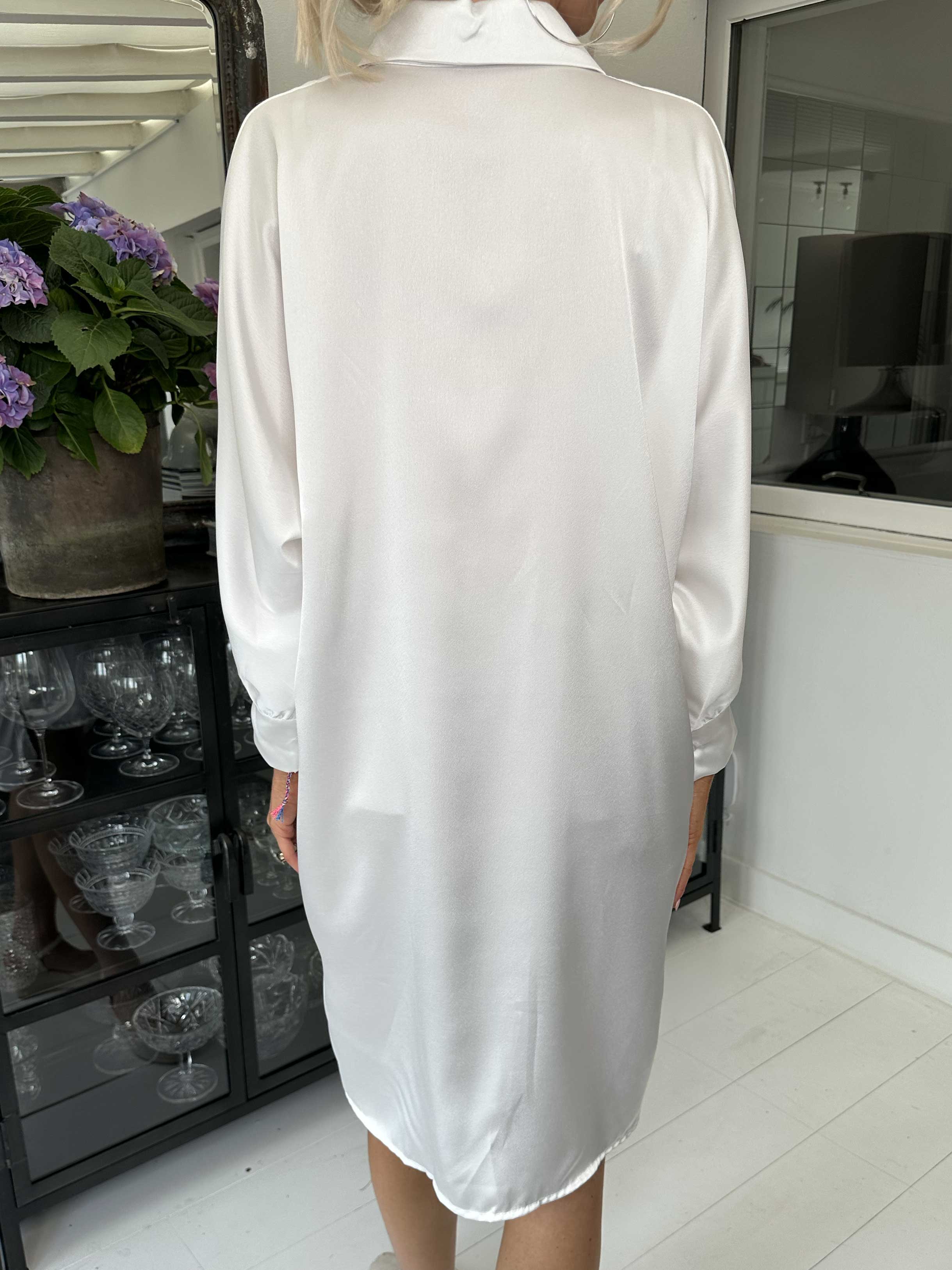 Hassel - Fin skjortklänning i sidenlook - Pink Pattern