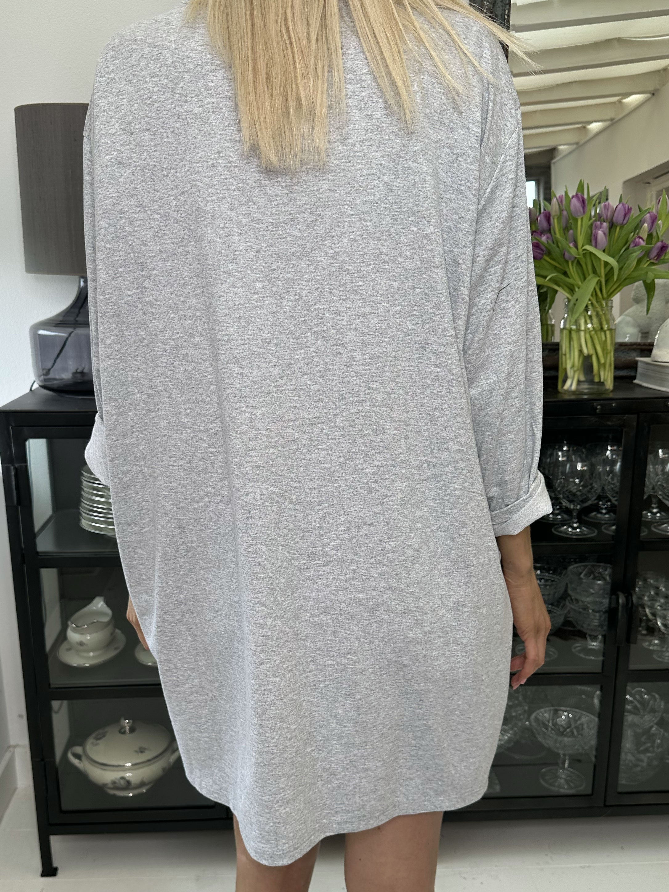 Hearty Dress - Söt bomullsklänning med hjärtmönster och långa ärmar - Grey