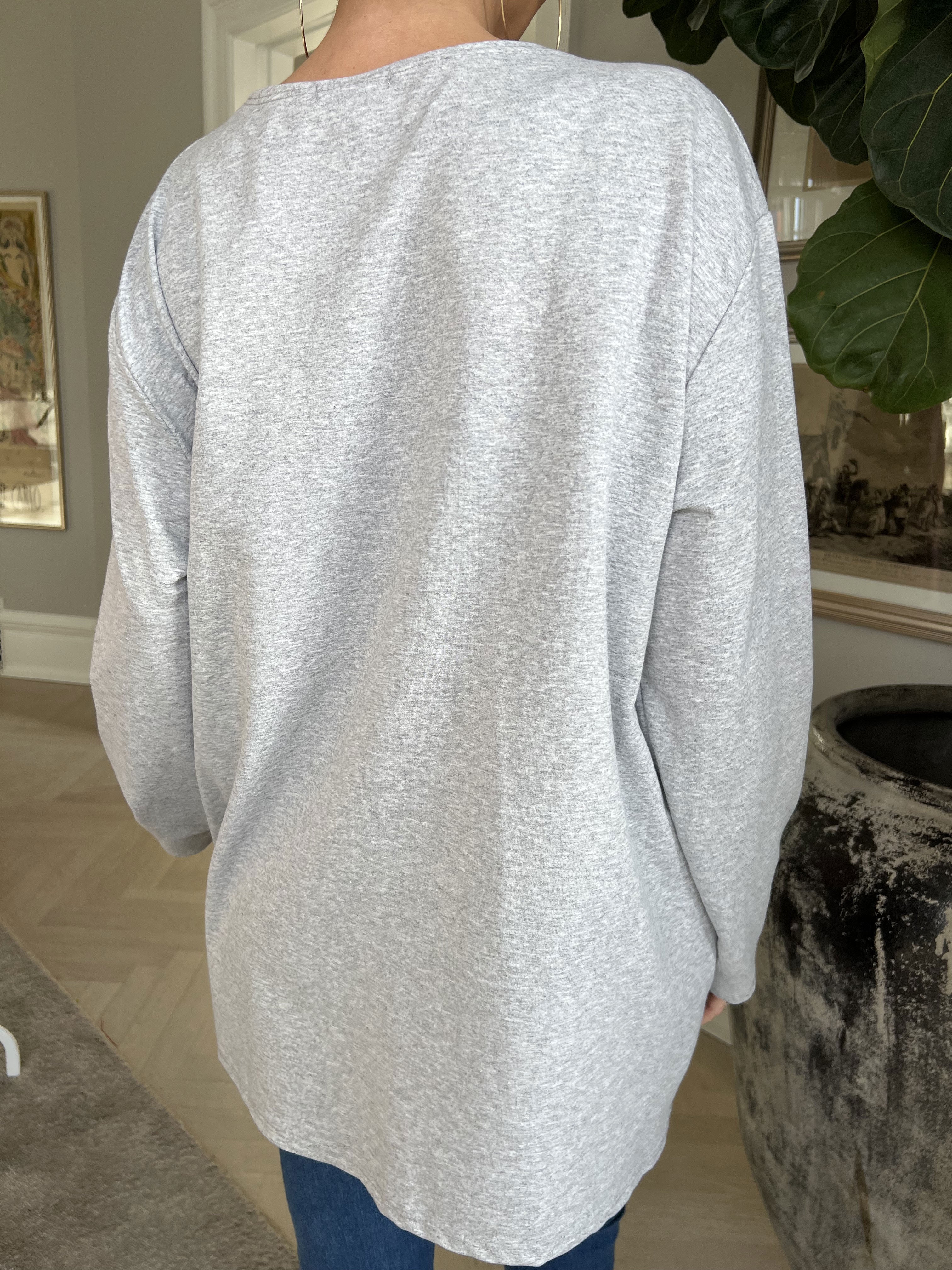 Hearty - Joggingblus med silverfärgad text och hjärta framtill