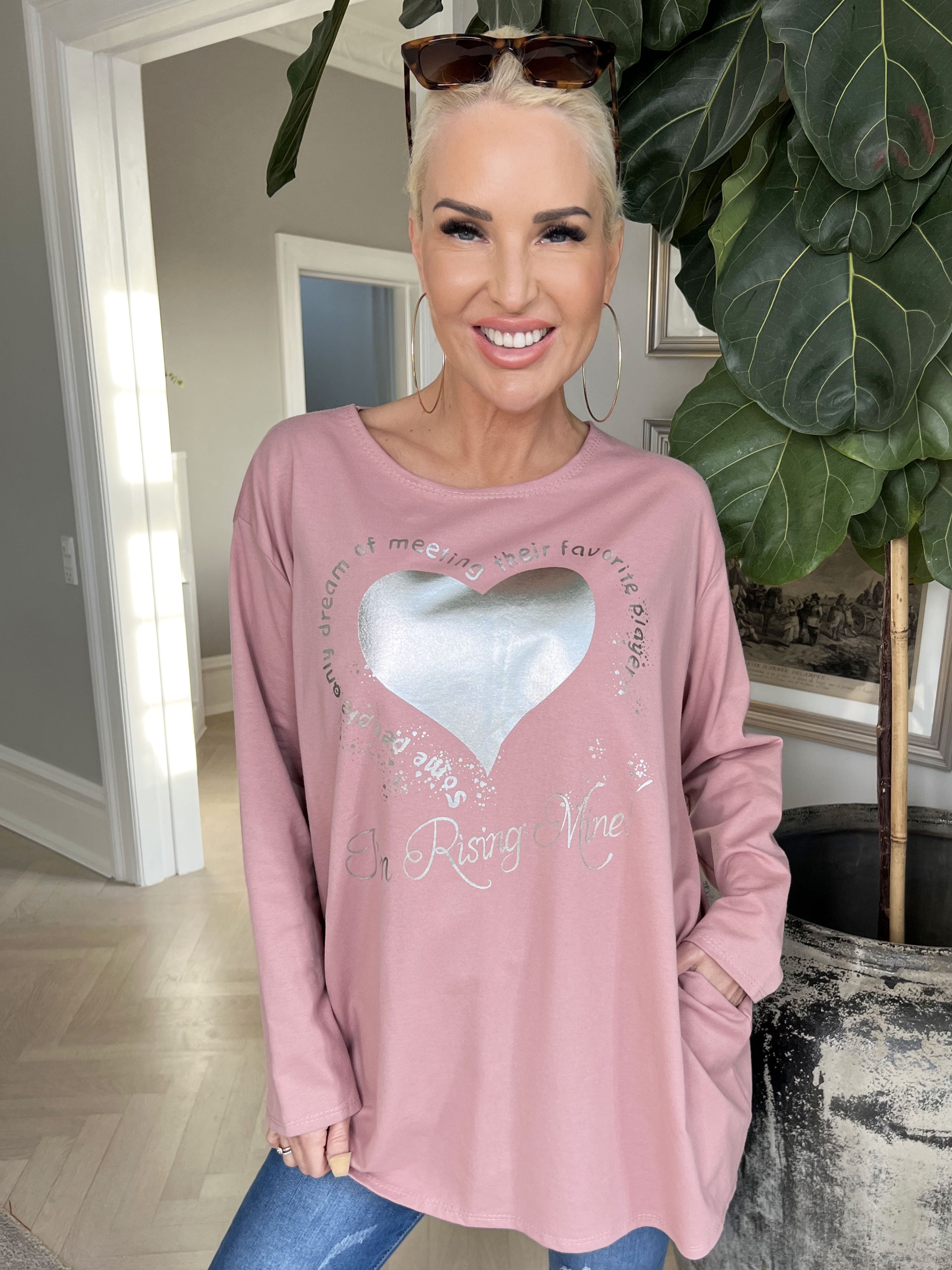 Hearty - Joggingblus med silverfärgad text och hjärta framtill