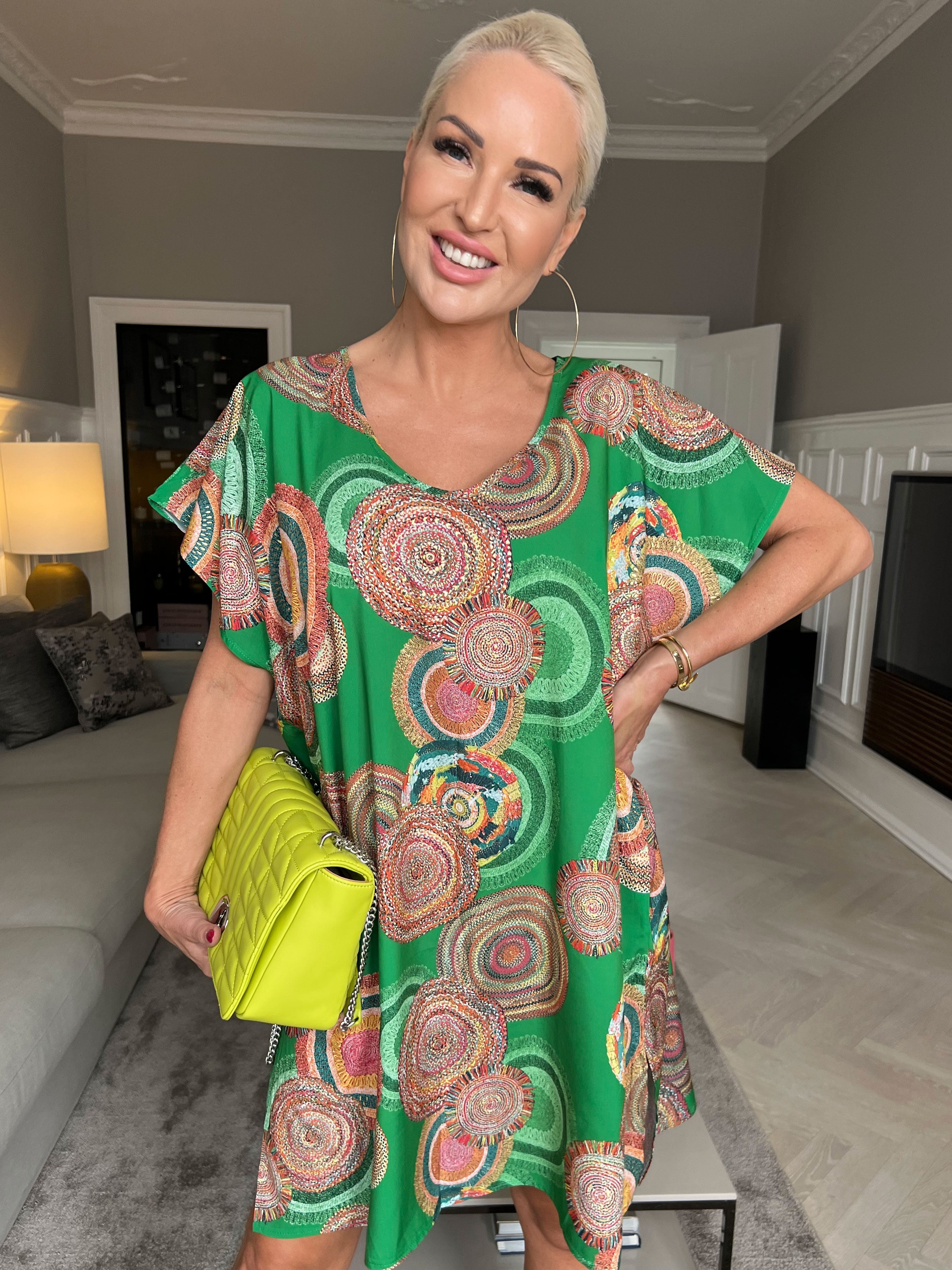 Helena - Lätt och luftig mönstrad klänning i siden - White