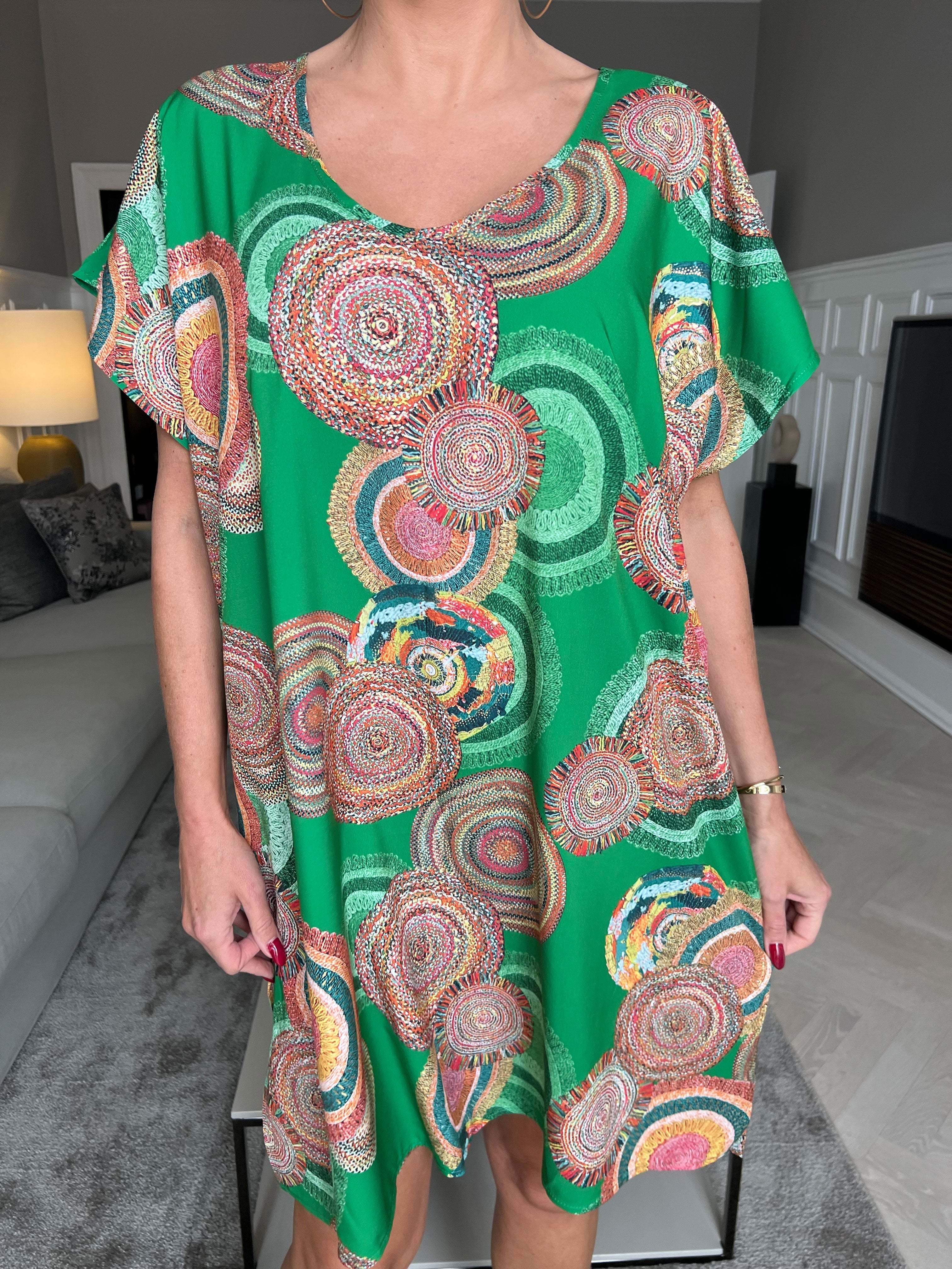 Helena - Lätt och luftig mönstrad klänning i siden