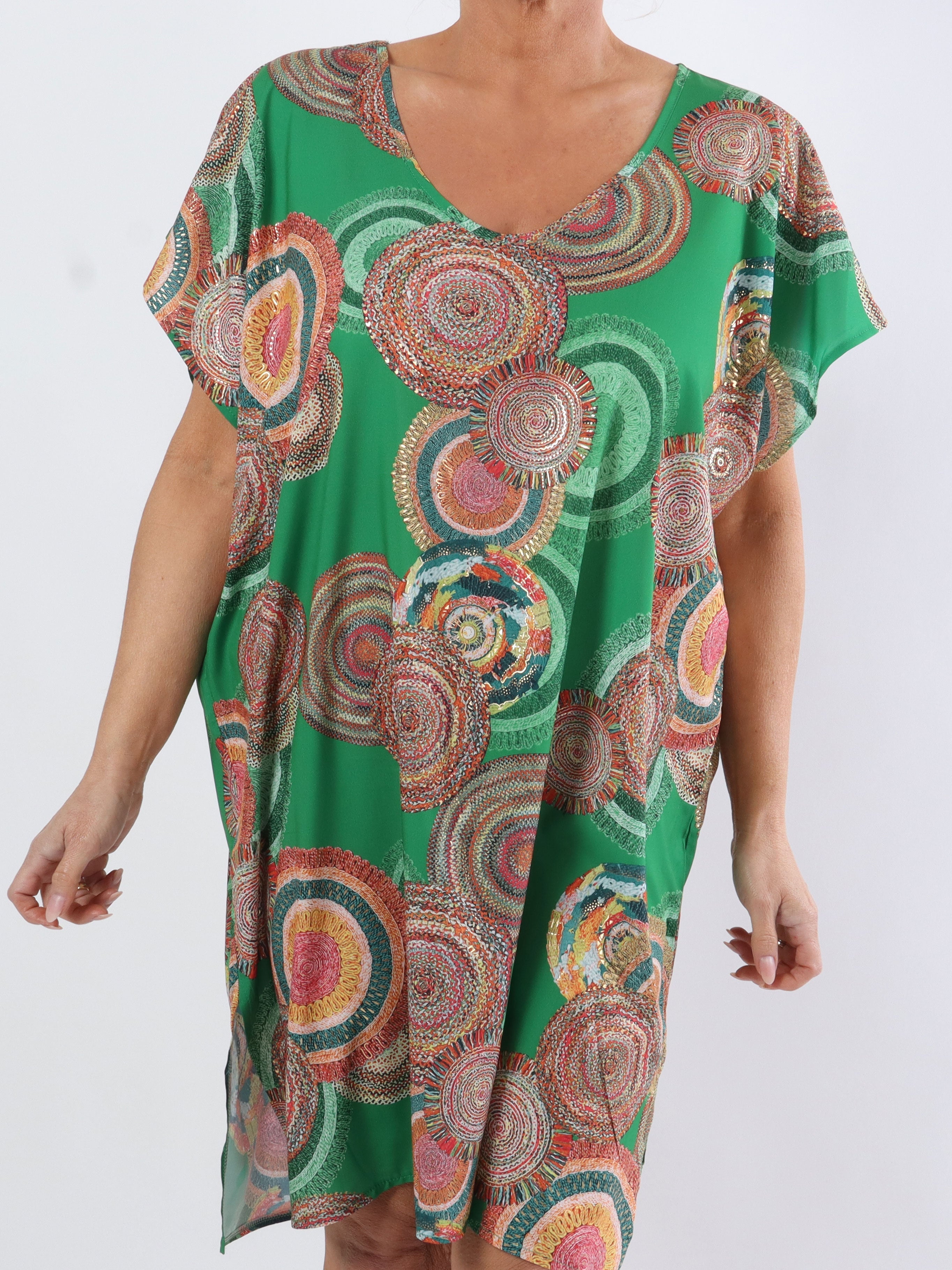 Helena - Lätt och luftig plus size klänning i siden