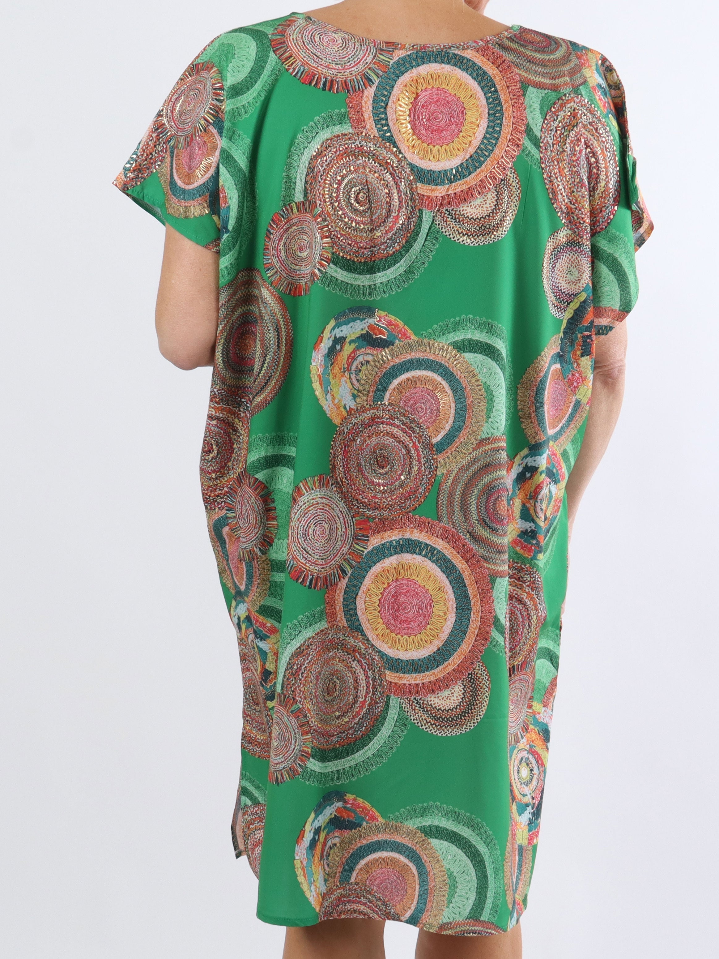 Helena - Lätt och luftig plus size klänning i siden