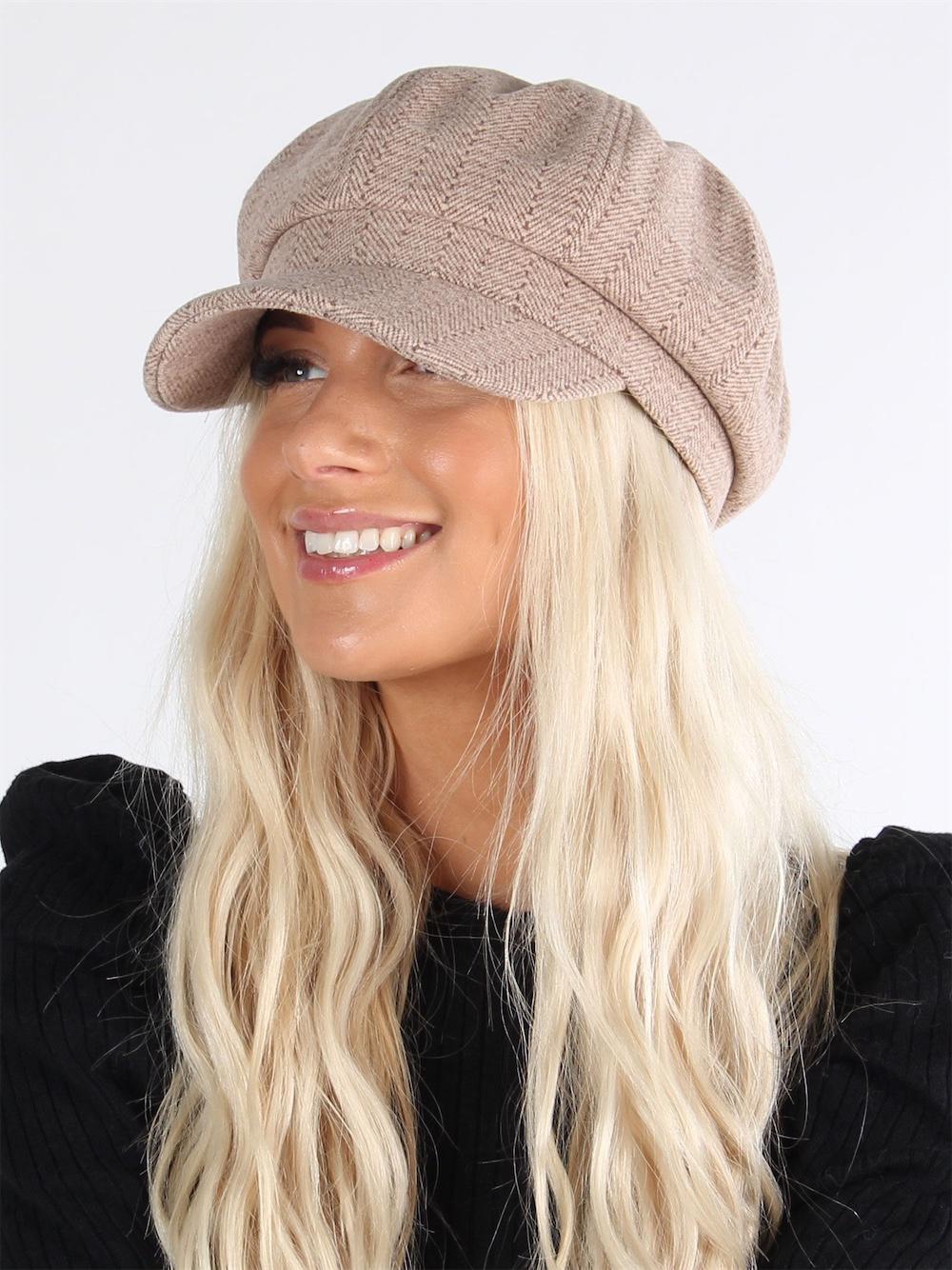 Abida - Beige mössa med kant i fin stickad look