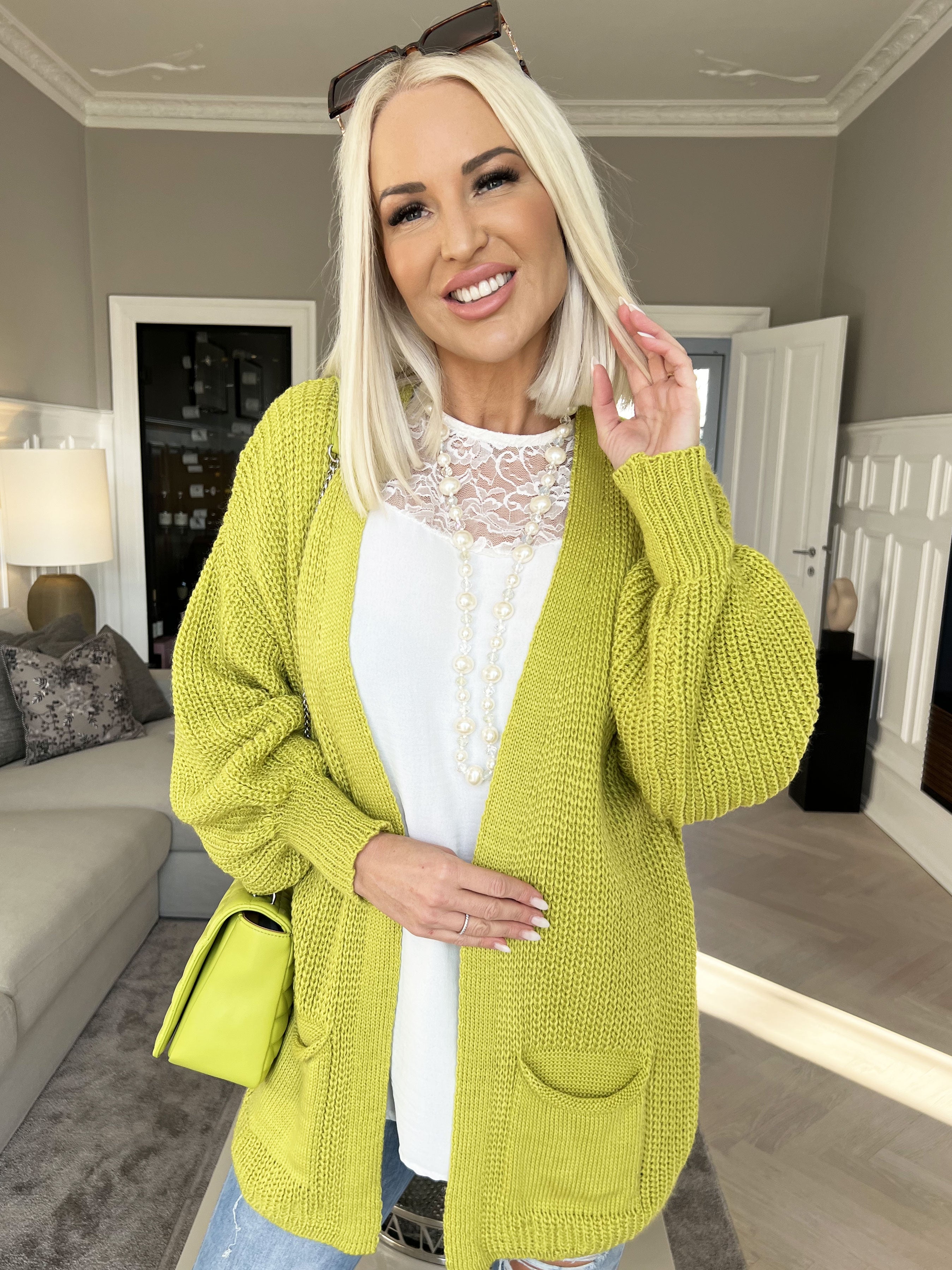 Sally Short - Söt stickad kofta med ballongärmar