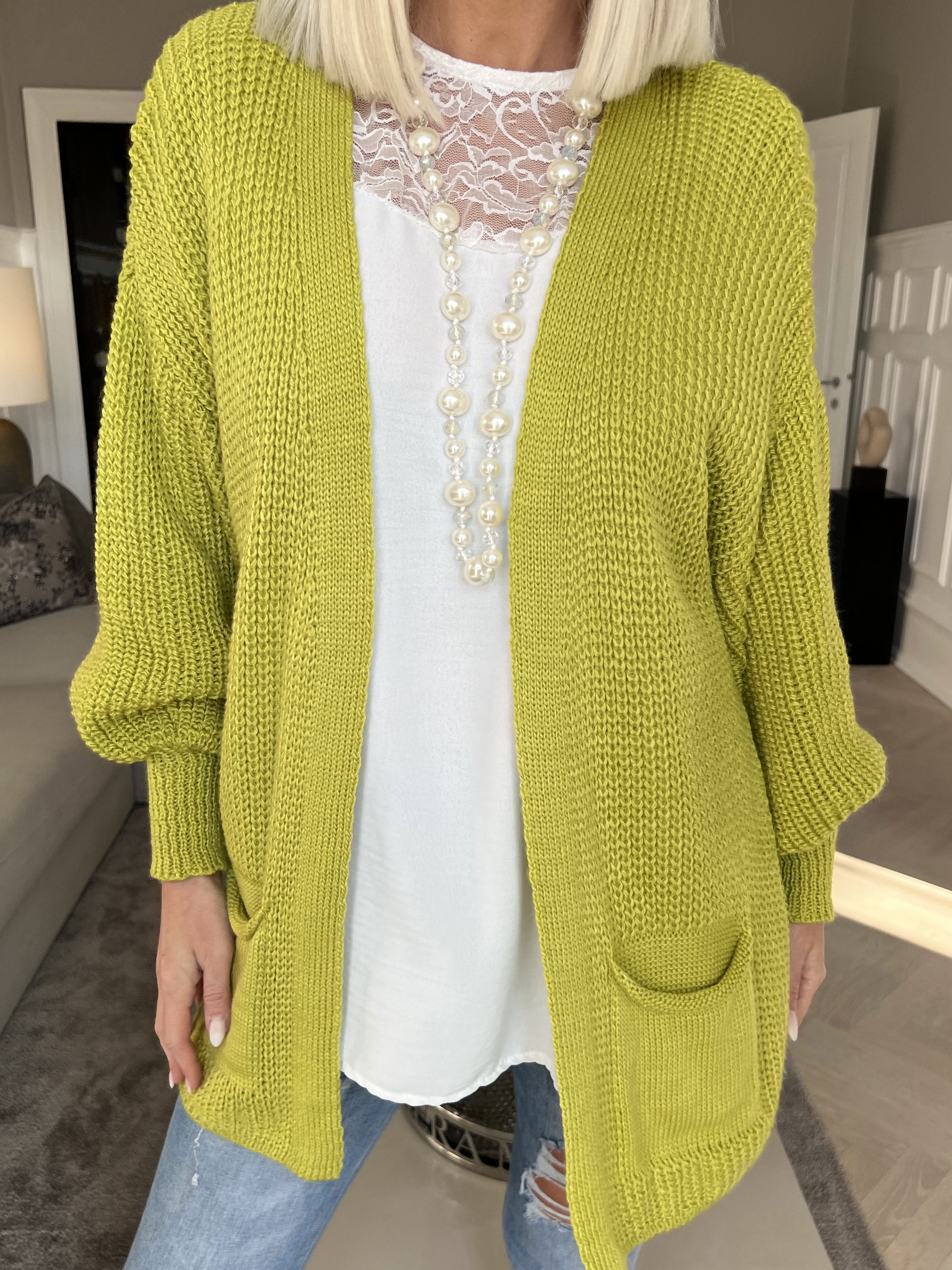 Sally Short - Söt stickad kofta med ballongärmar