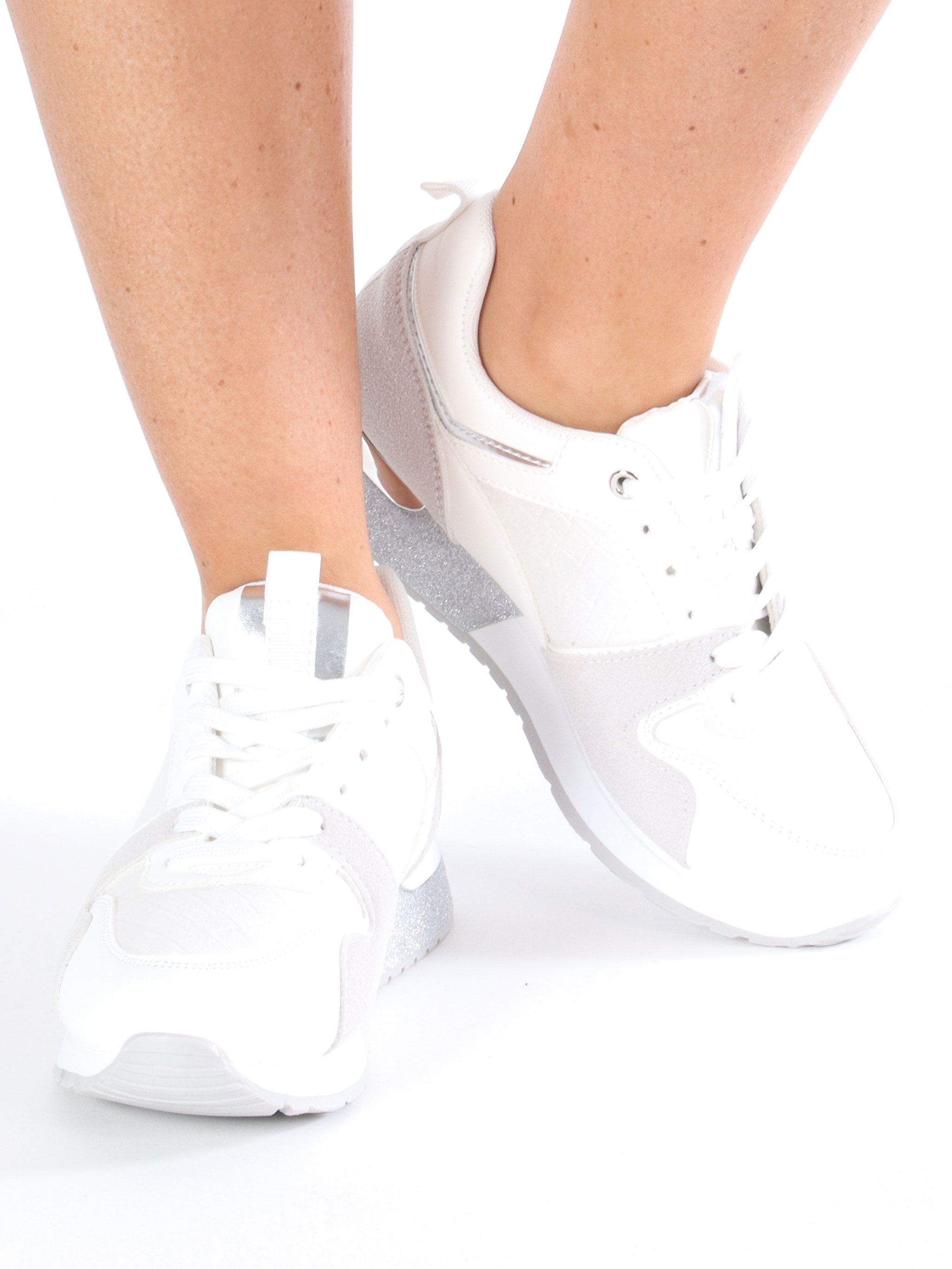 Karely - Svarta sneakers med svart blank sula