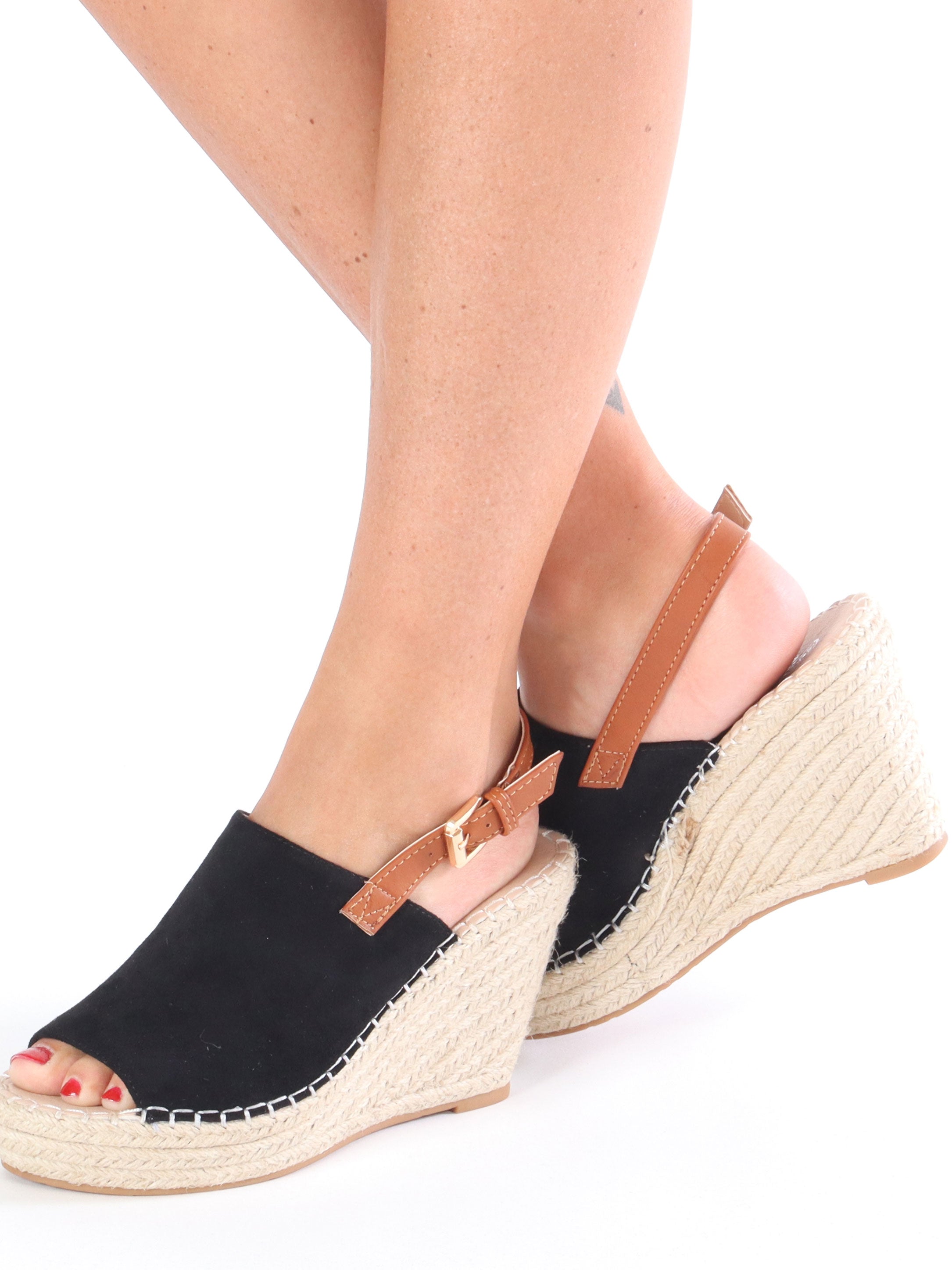 Blanca - Sandal i svart mocka med kilklack