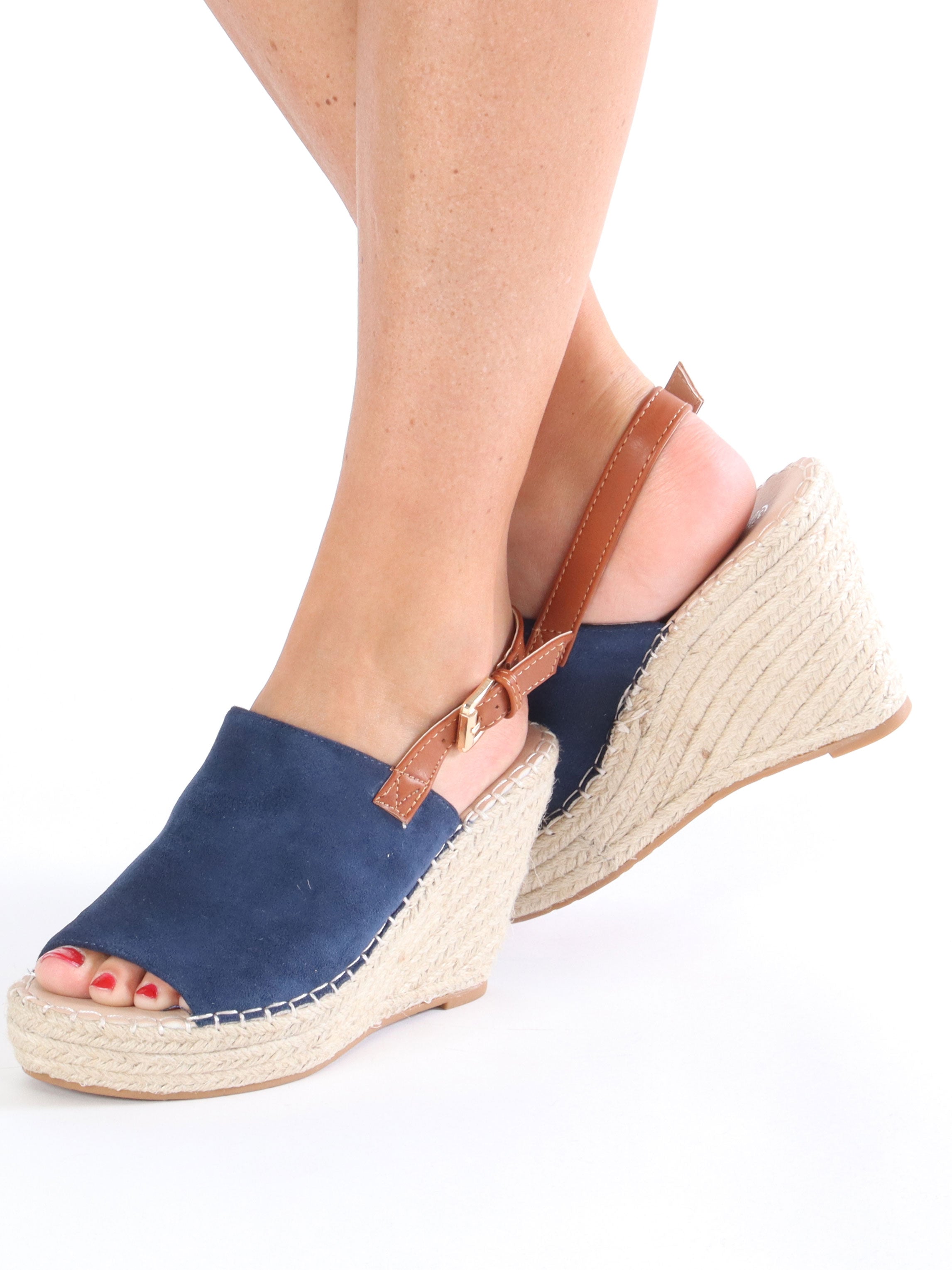 Blanca - Sandal i svart mocka med kilklack