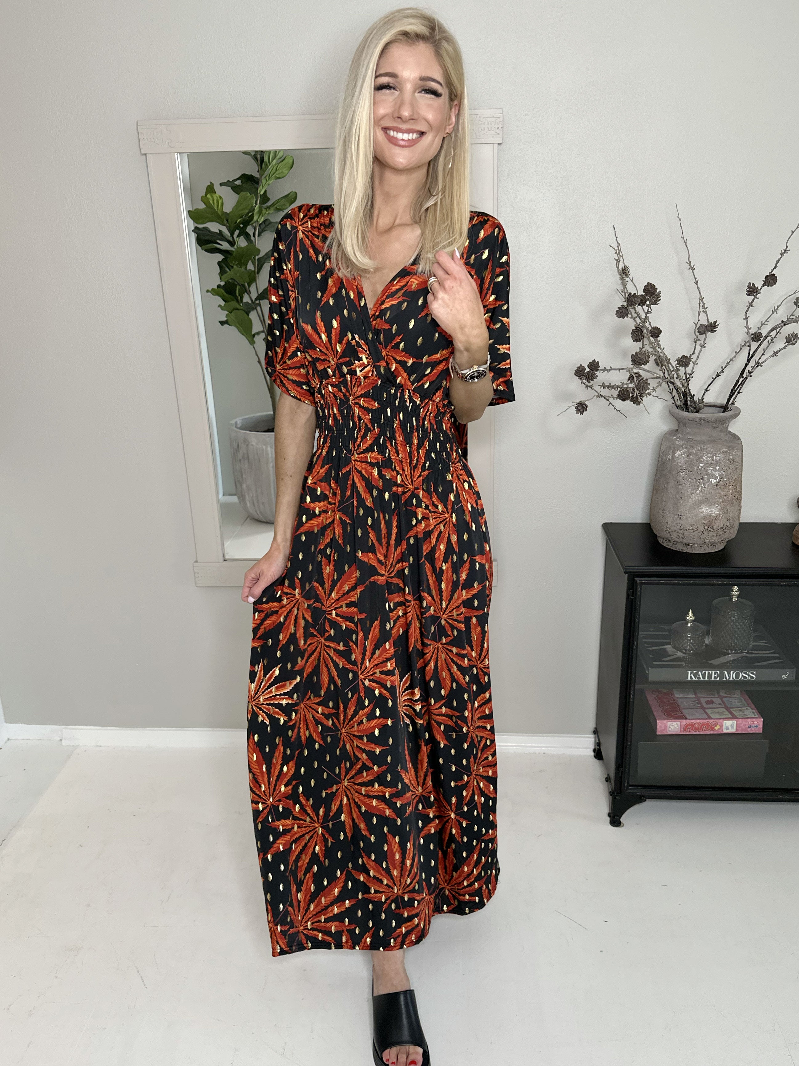 Pams Leaf - Lång elastisk klänning i skrynkelfritt tyg