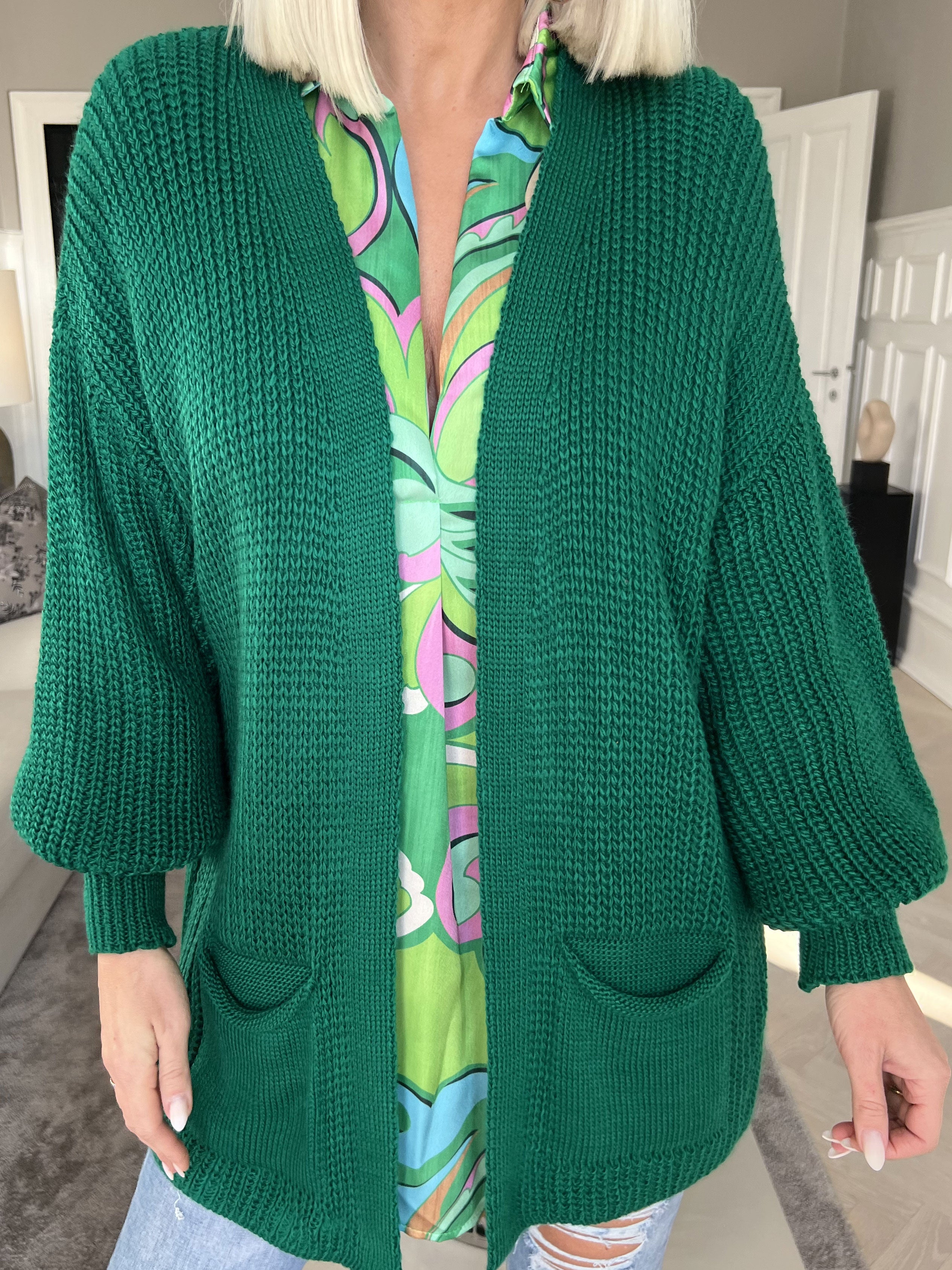 Sally Short - Söt stickad kofta med ballongärmar