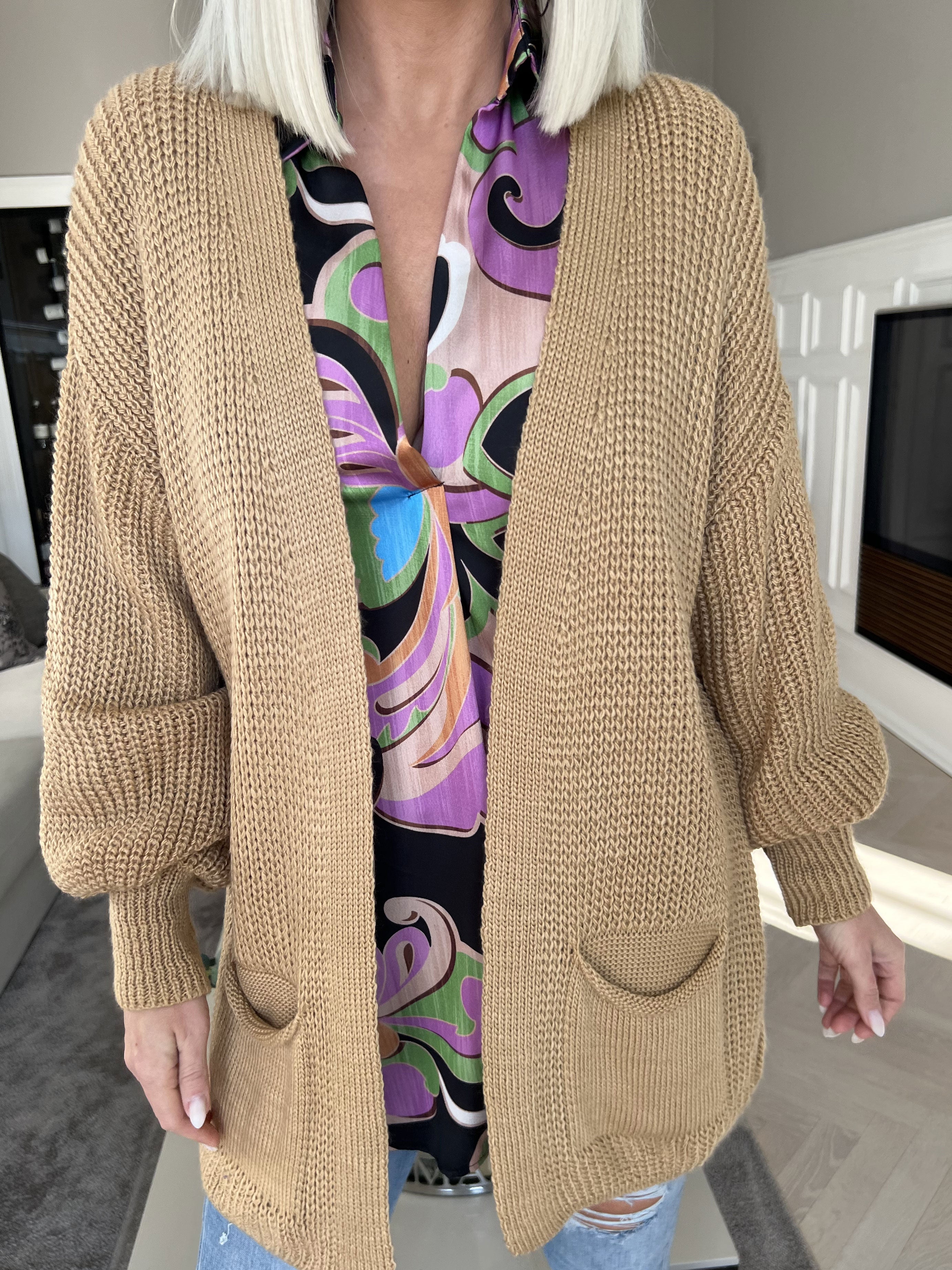 Sally Short - Söt stickad kofta med ballongärmar