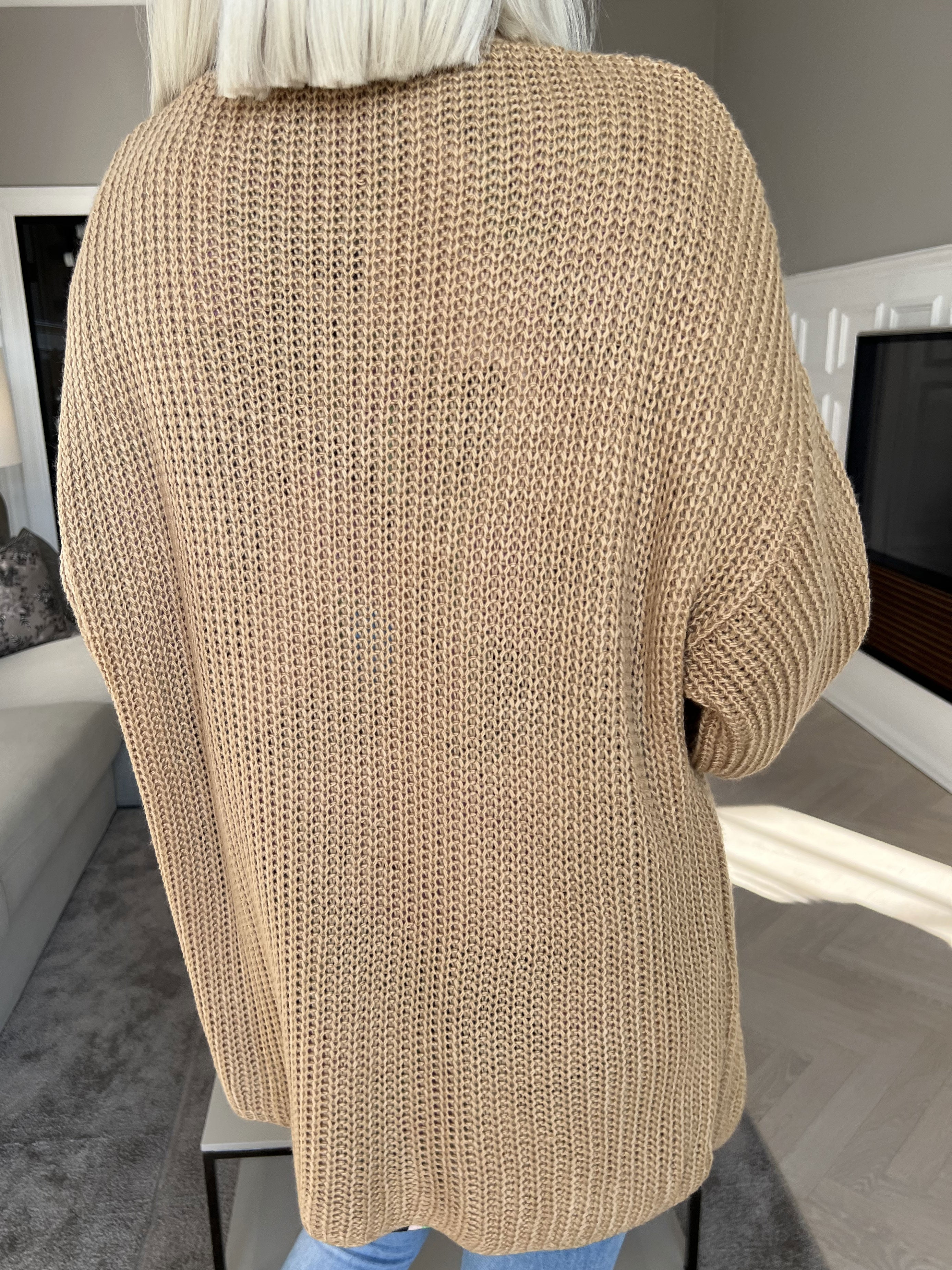 Sally Short - Söt stickad kofta med ballongärmar