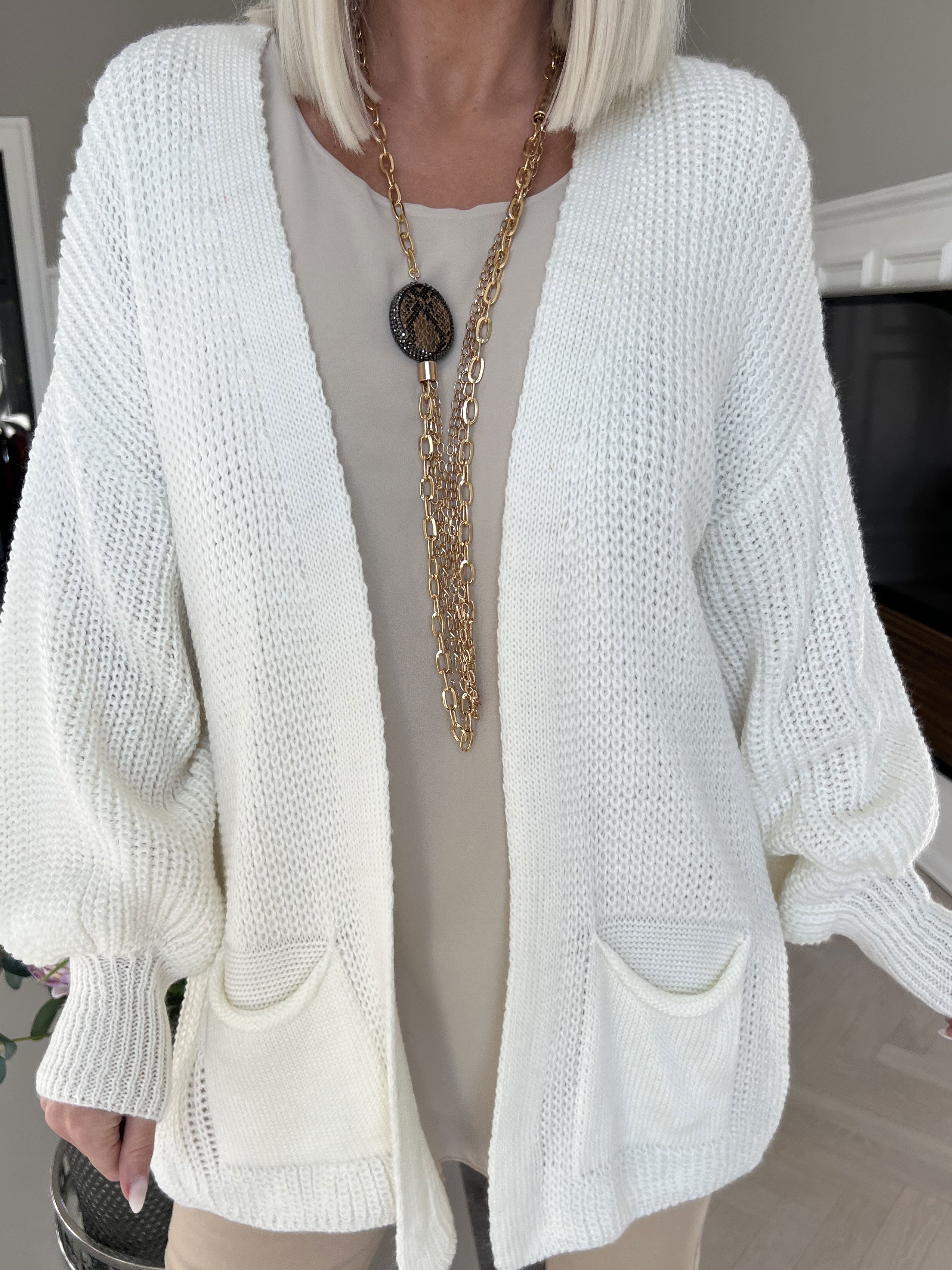 Sally Short - Söt stickad kofta med ballongärmar