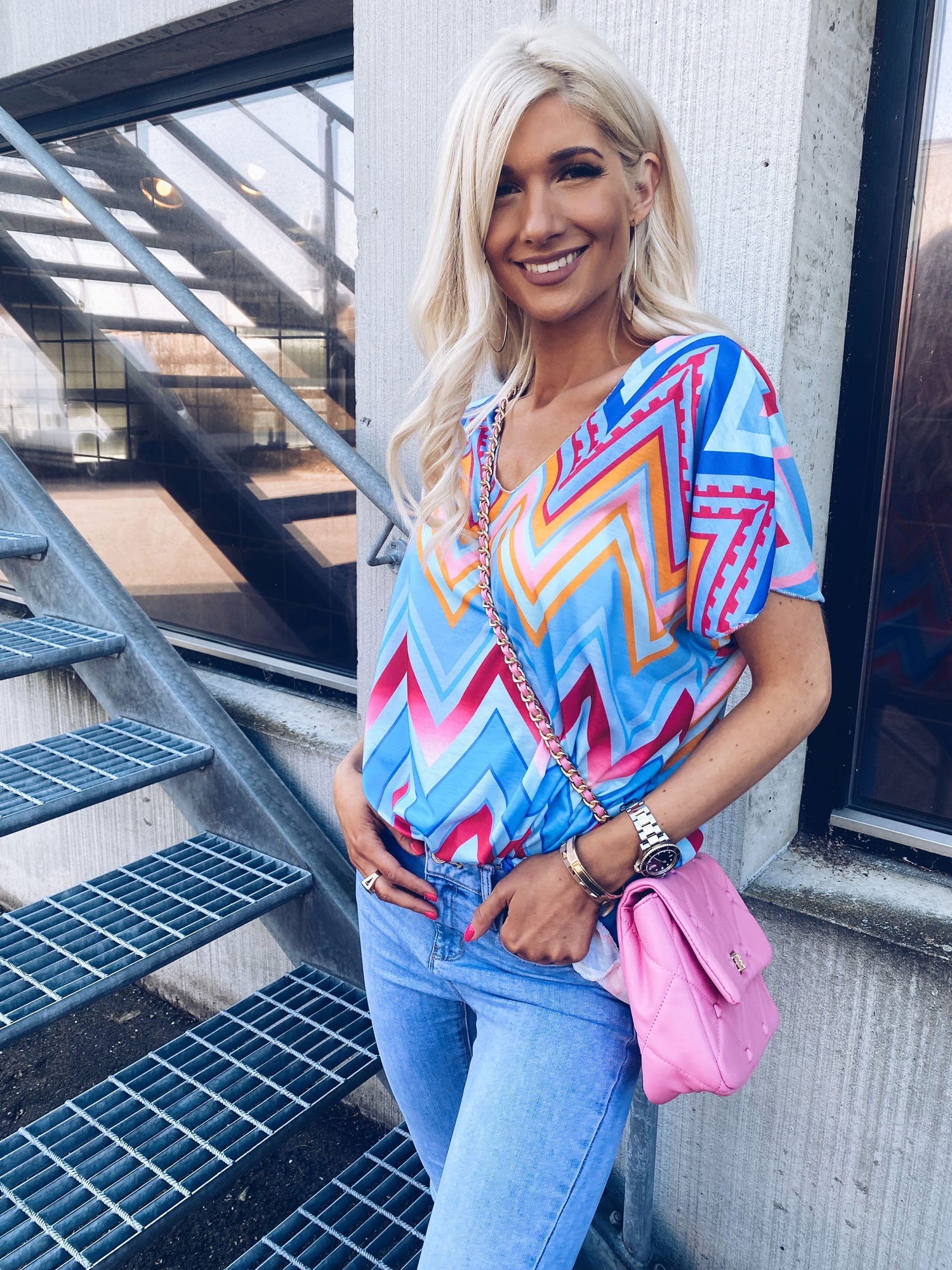 Dakota - Beigefarvet zigzag mønstret t-shirt