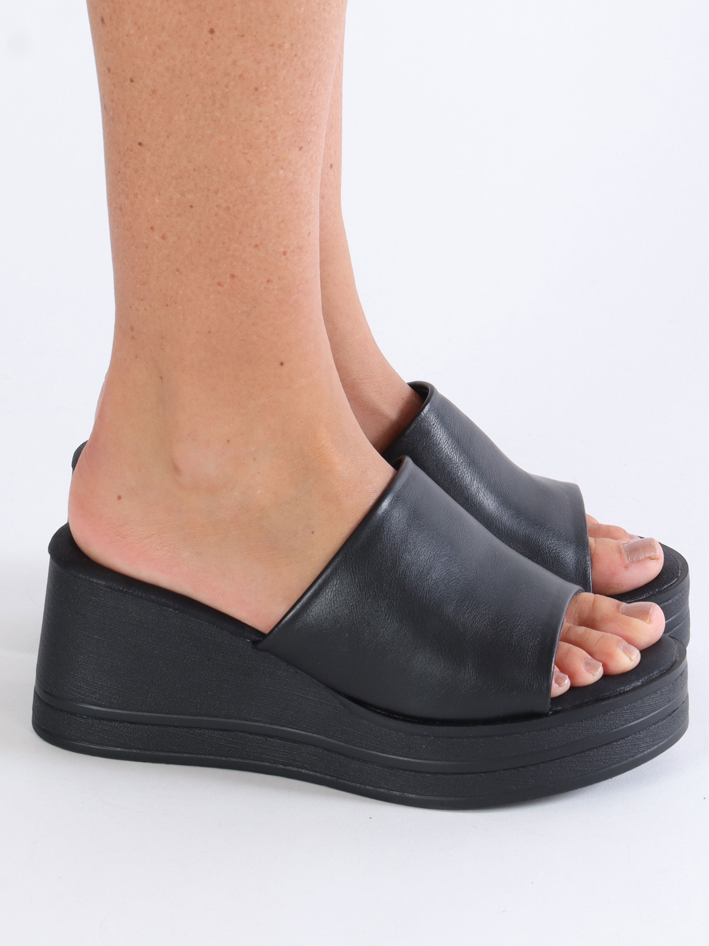 Becky - Svarta sandaler med platå