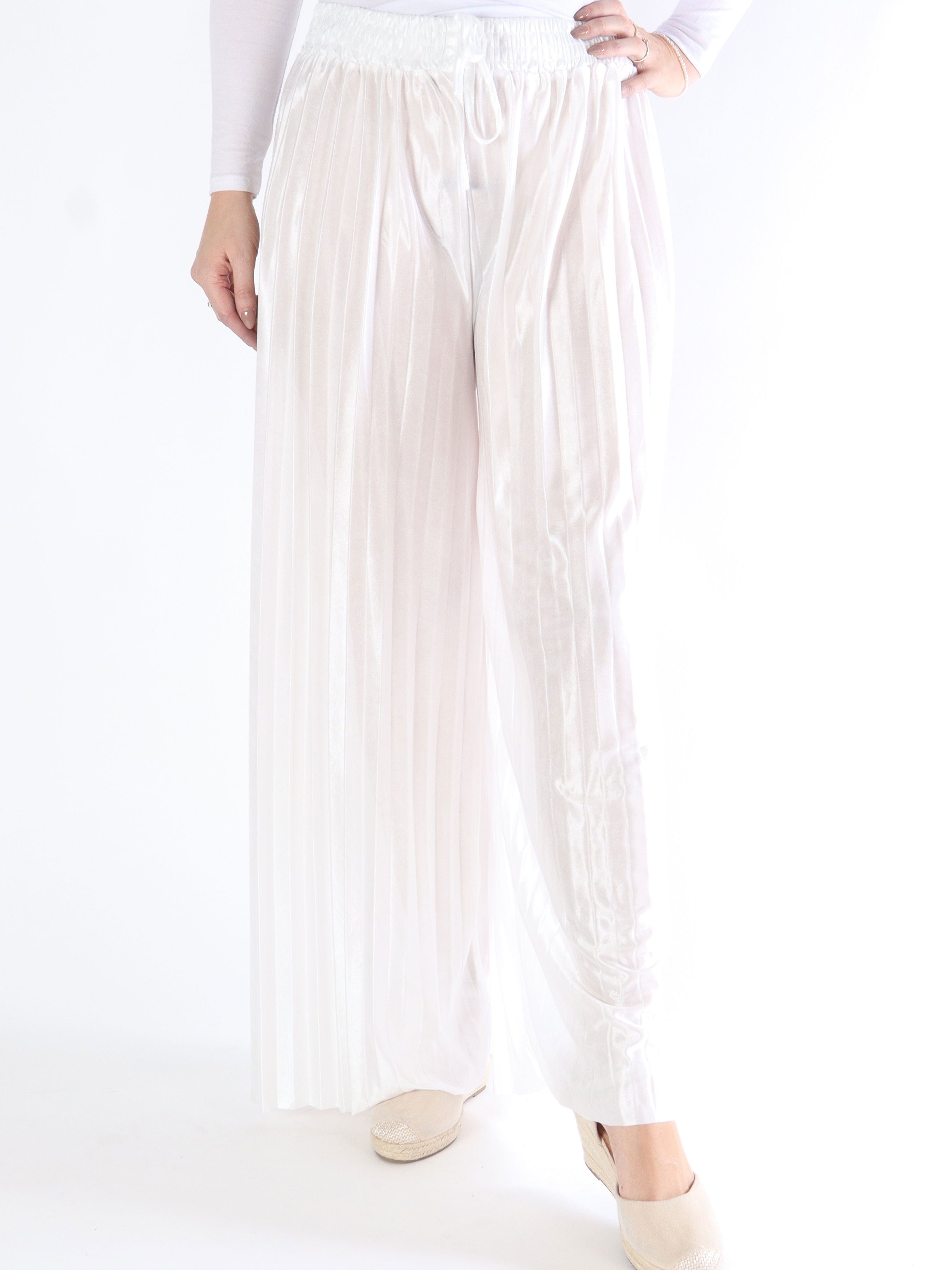 Callie - Enkla plisserade byxor i glänsande tyg