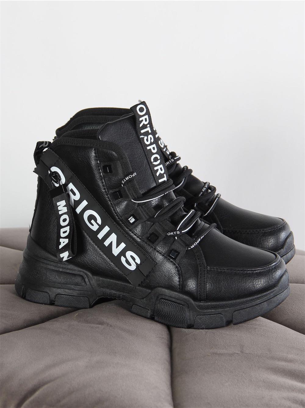 Estelle - Svarta sneakers med snören och vita detaljer