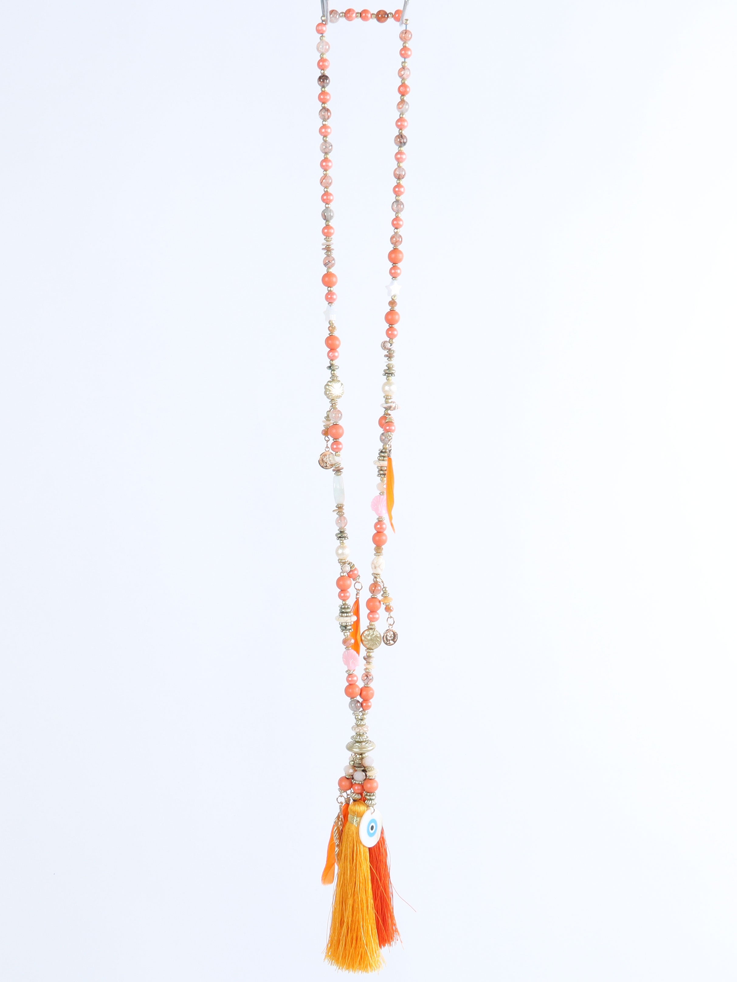 Melda - Beige halsband med fina pärlor och två tofsar