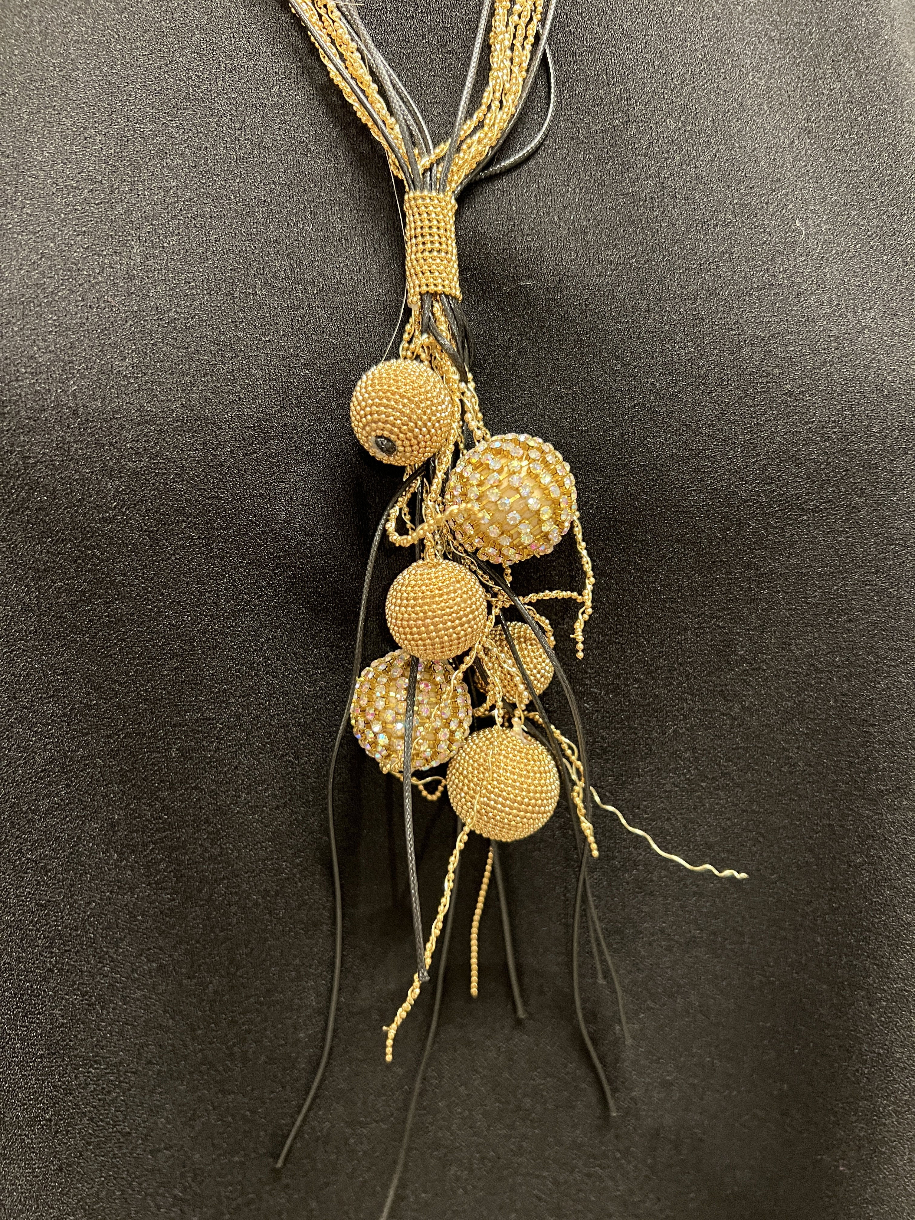 Coco - Halsband med svarta och gyllene kedjor