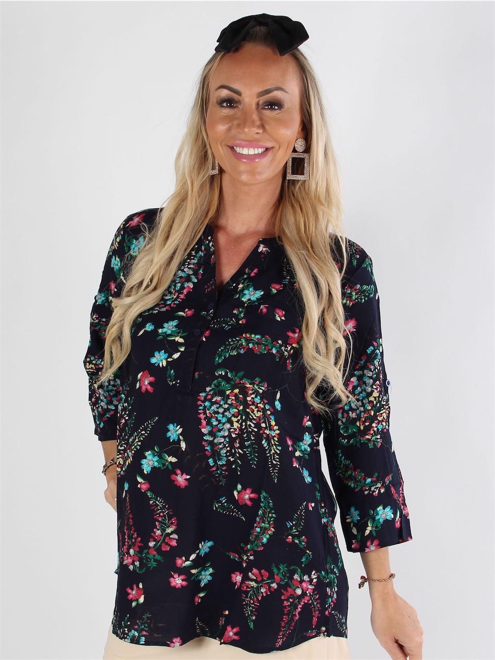 Helena - Marinblå skjorta med flerfärgade blommor