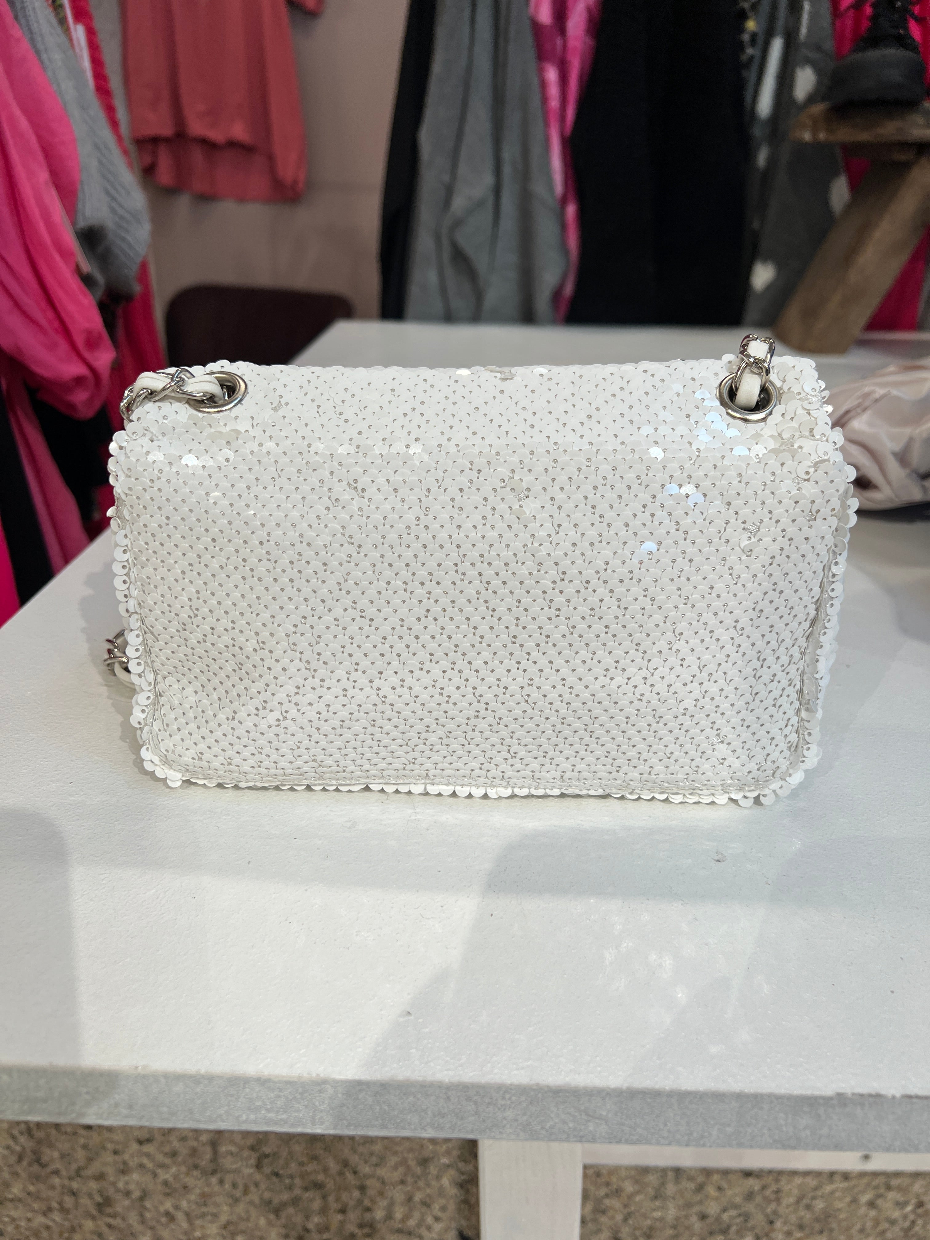 Alina - Paljettväska med silverkedja