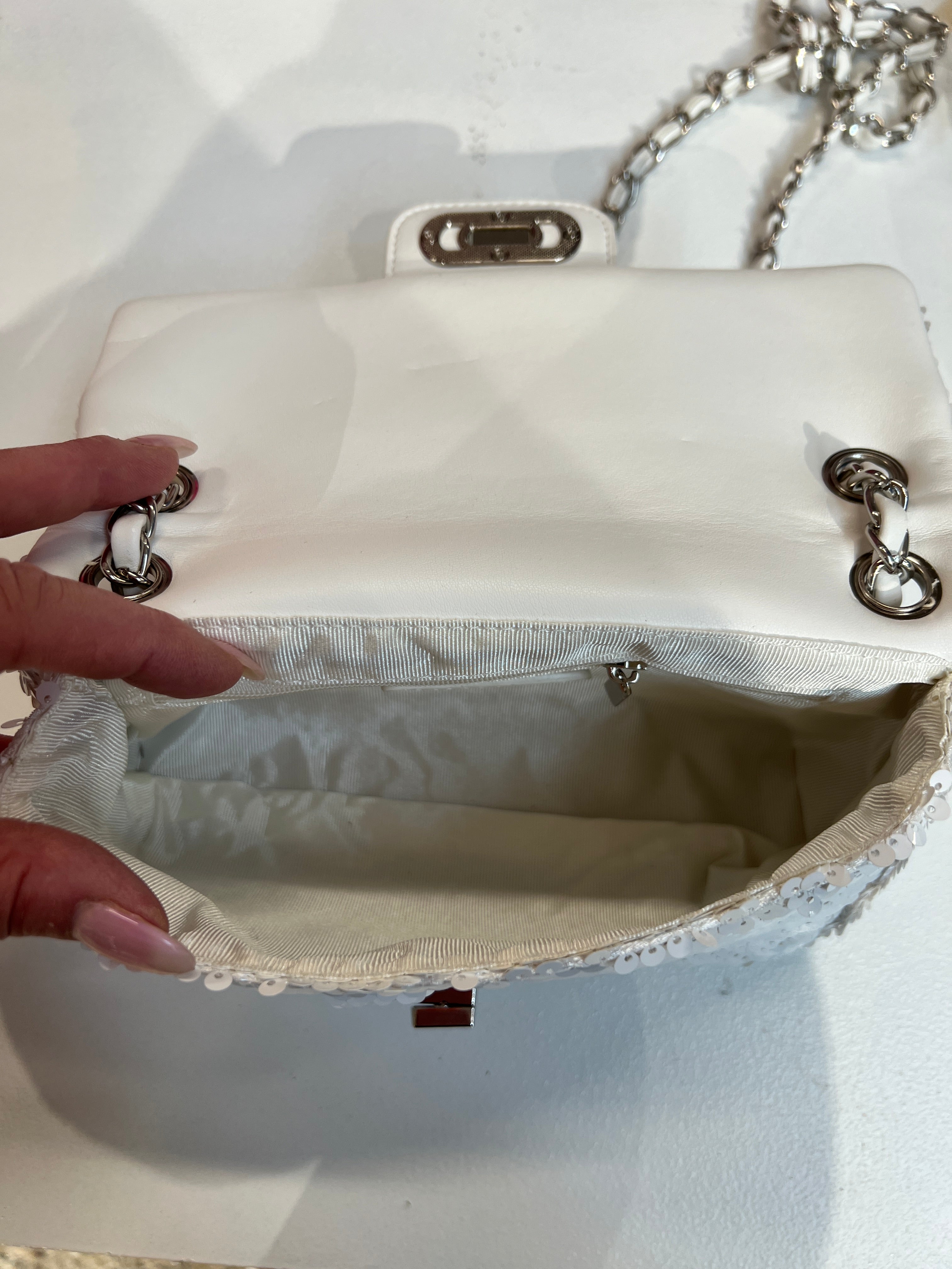 Alina - Paljettväska med silverkedja