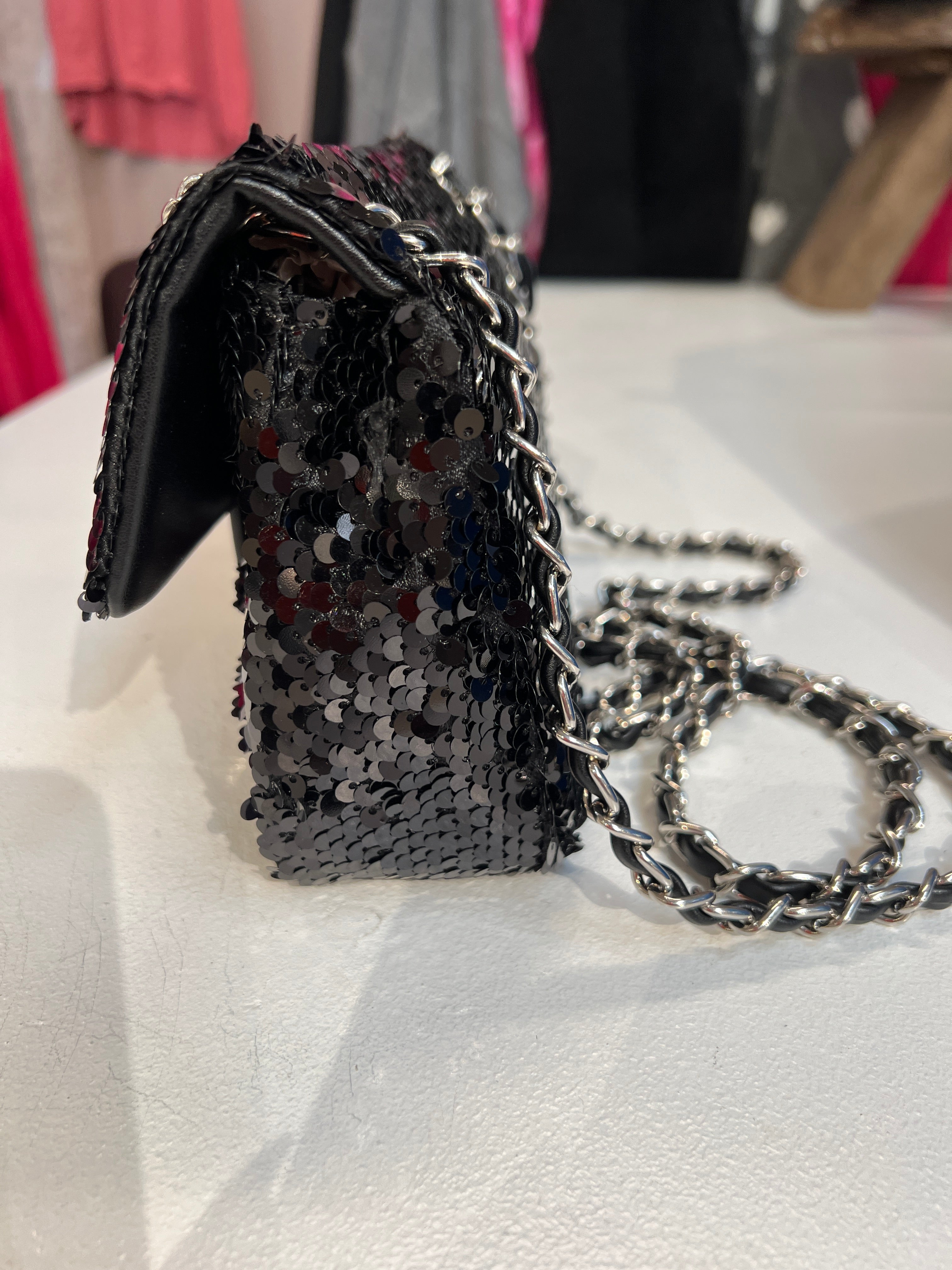 Alina - Paljettväska med silverkedja