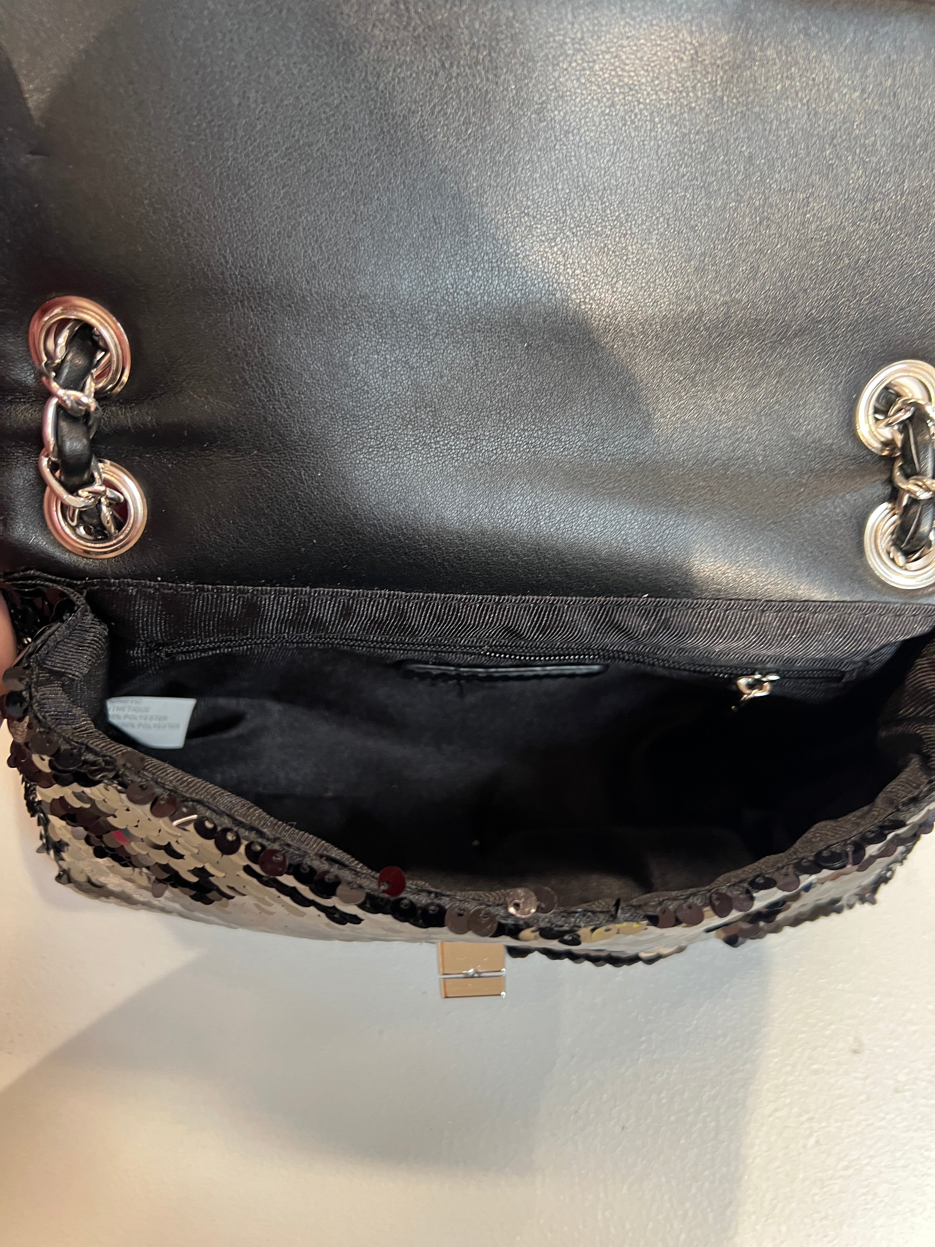 Alina - Paljettväska med silverkedja