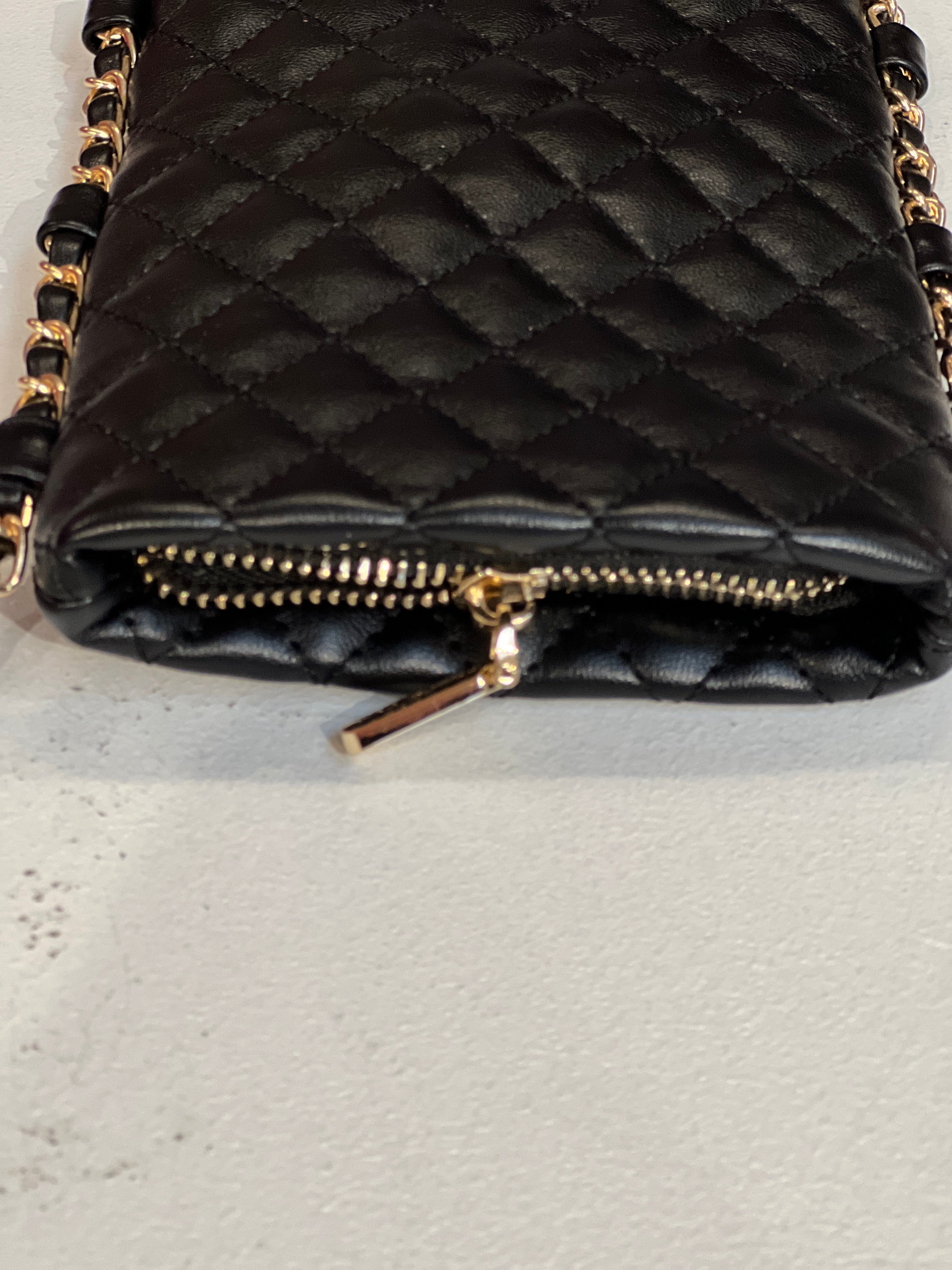 Caroline - Beige liten väska med guldkedja