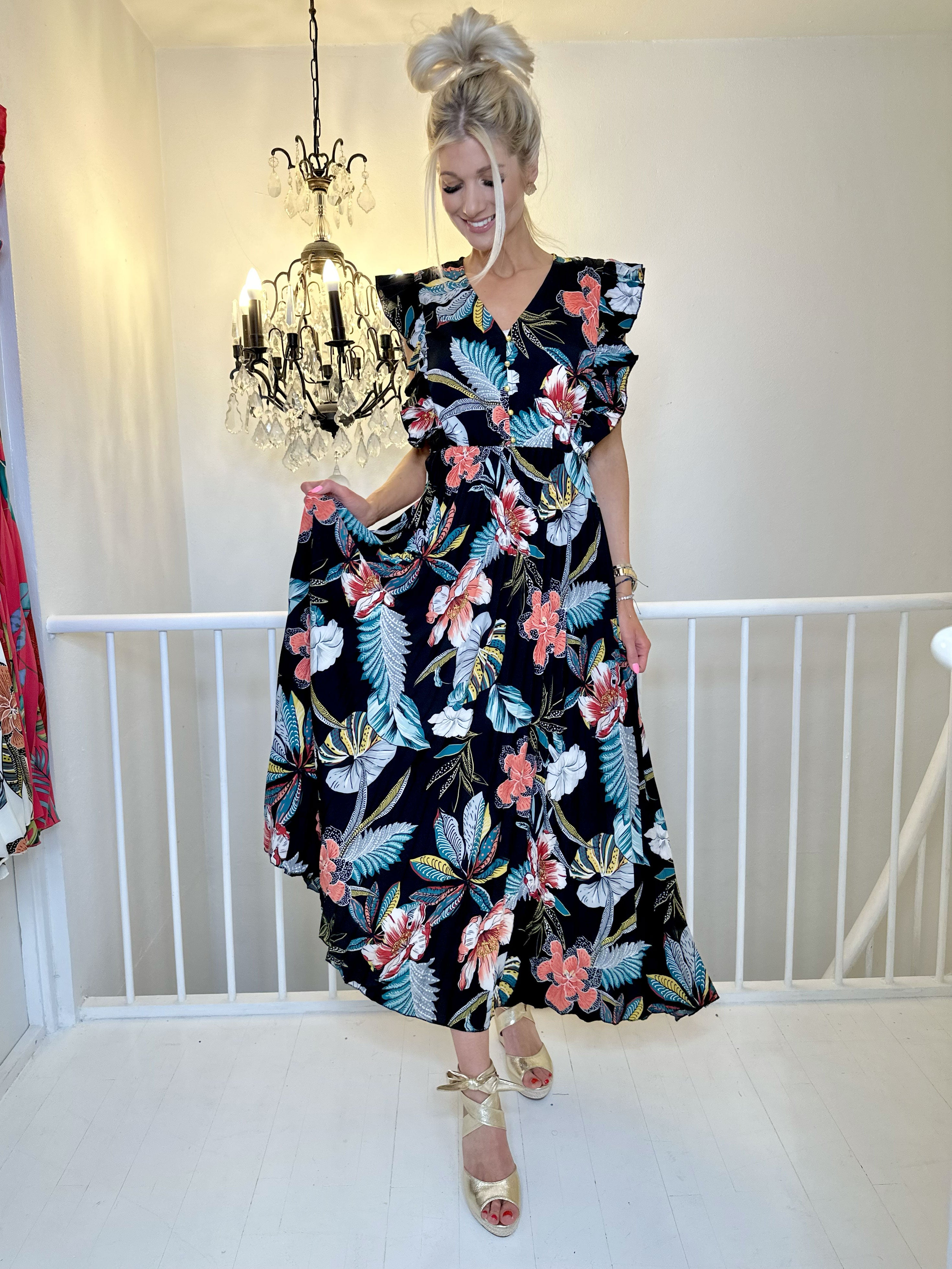 Lullu Flower - Lång klänning med volanger och veckad kjol