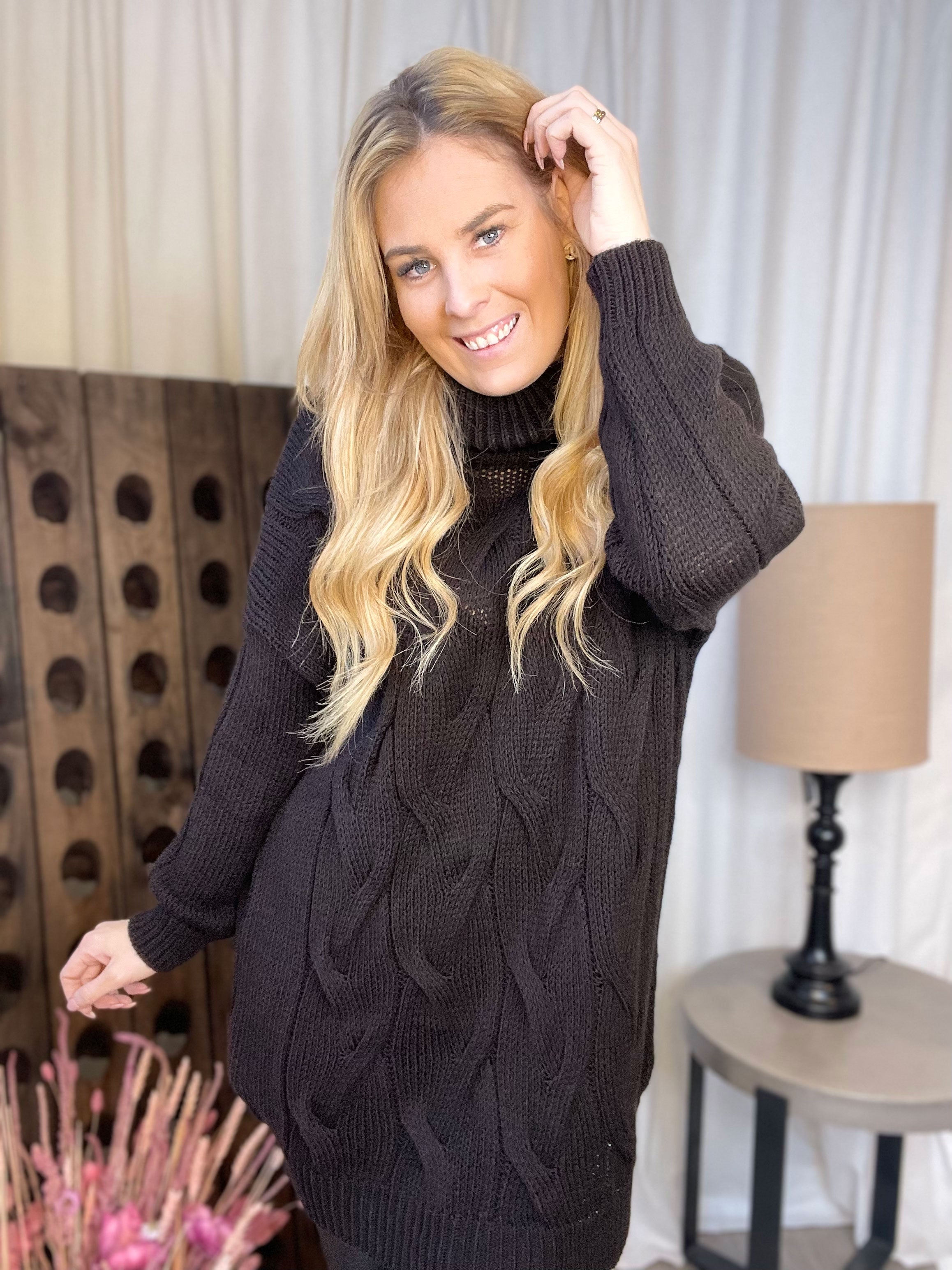 Masina - Stickad klänning med turtleneck