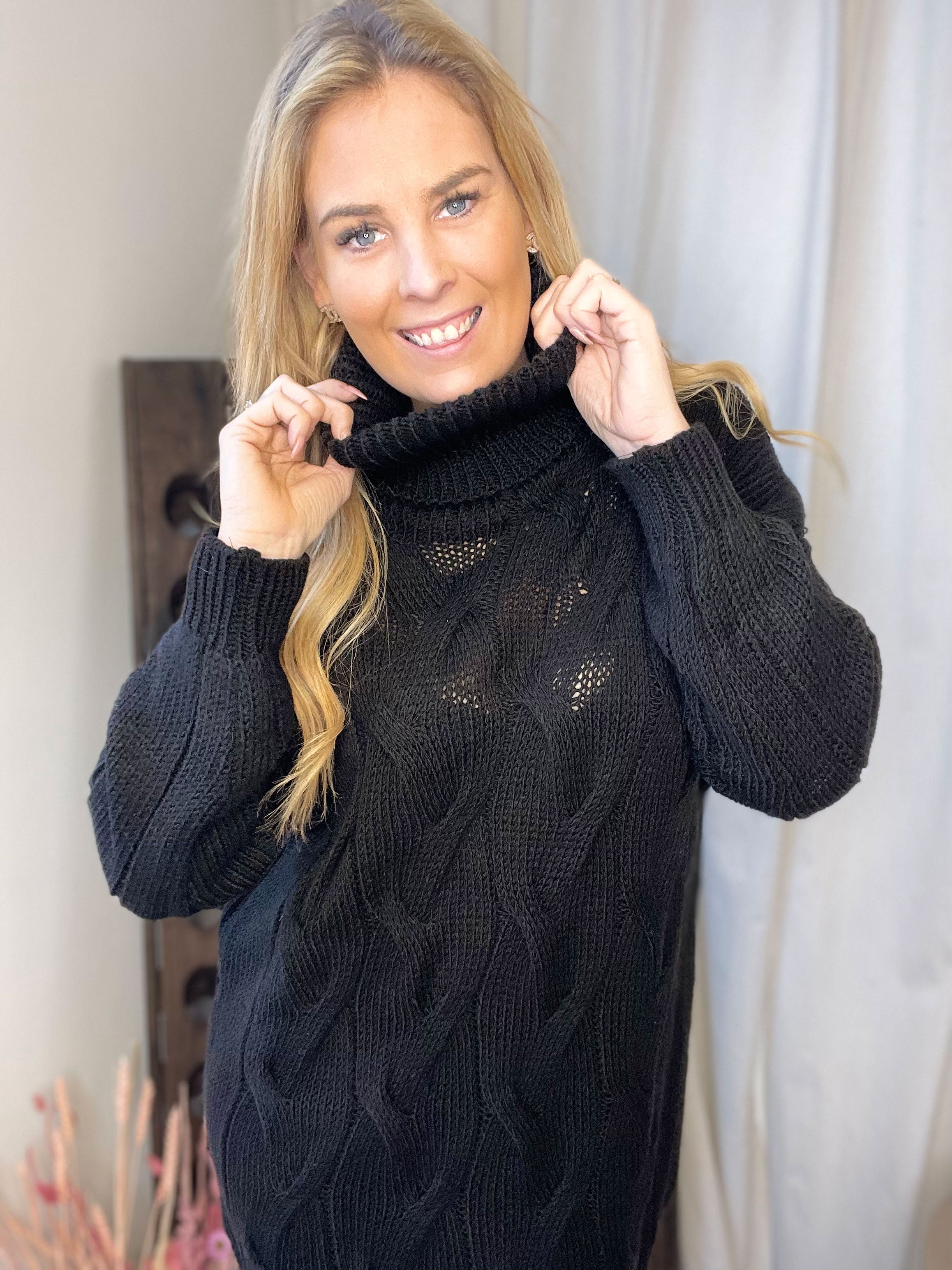 Masina - Stickad klänning med turtleneck