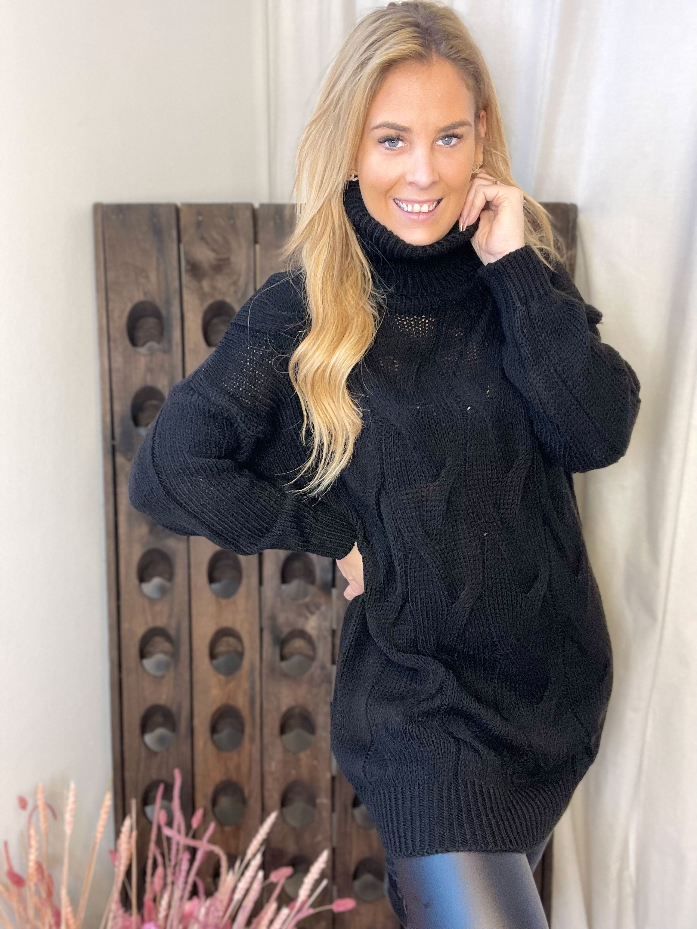 Masina - Stickad klänning med turtleneck