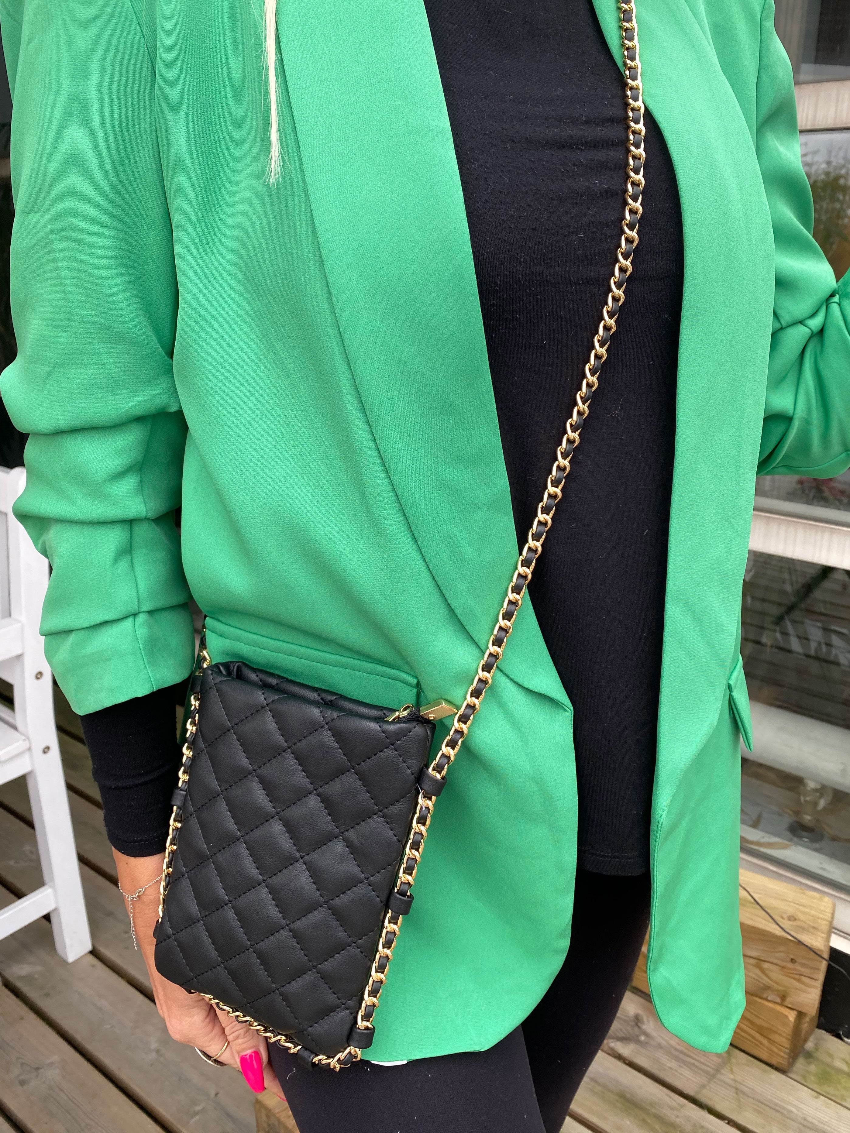 Caroline - Beige liten väska med guldkedja