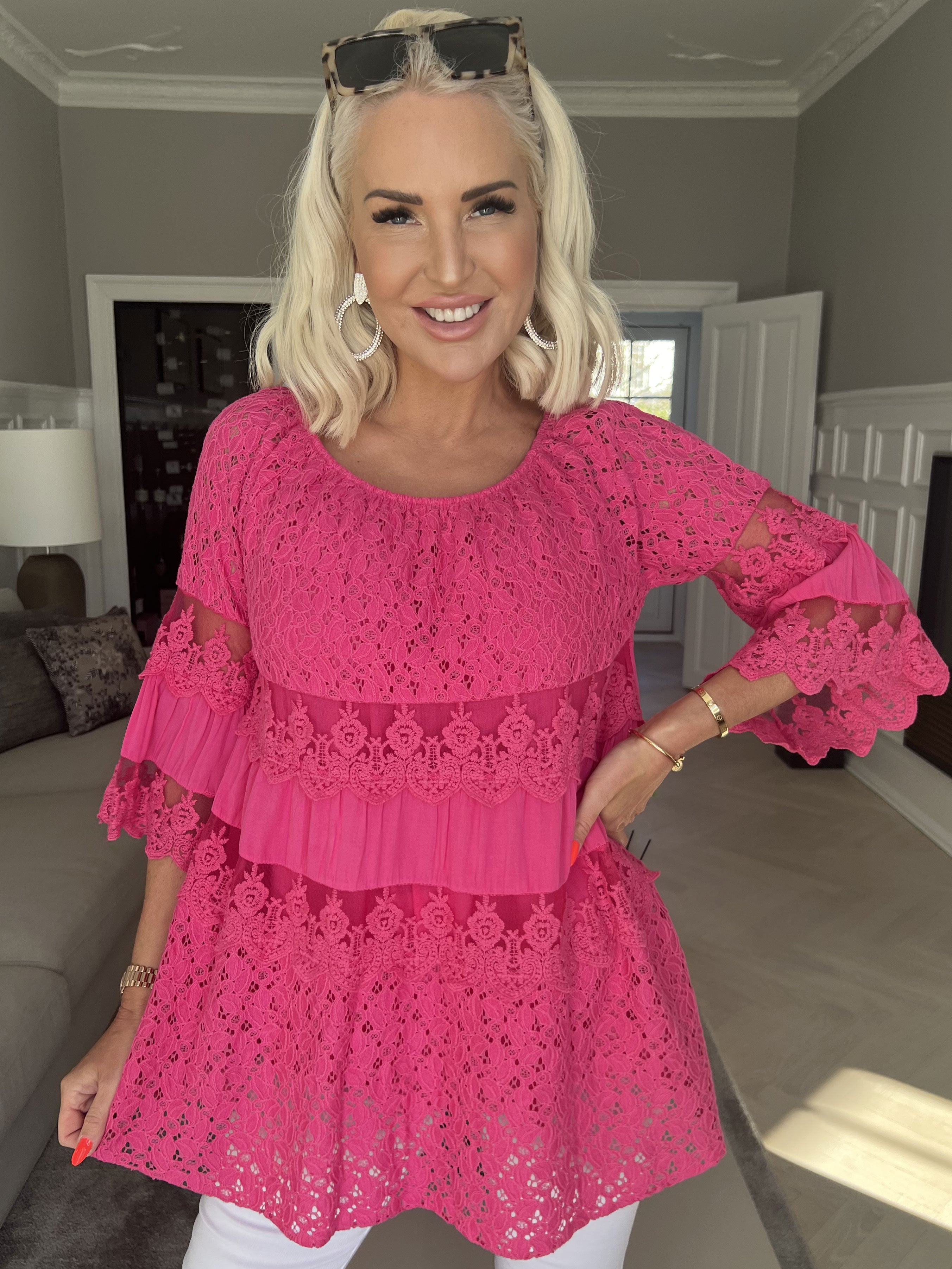 Ofelia - Söt spetstunika med resår i urringningen