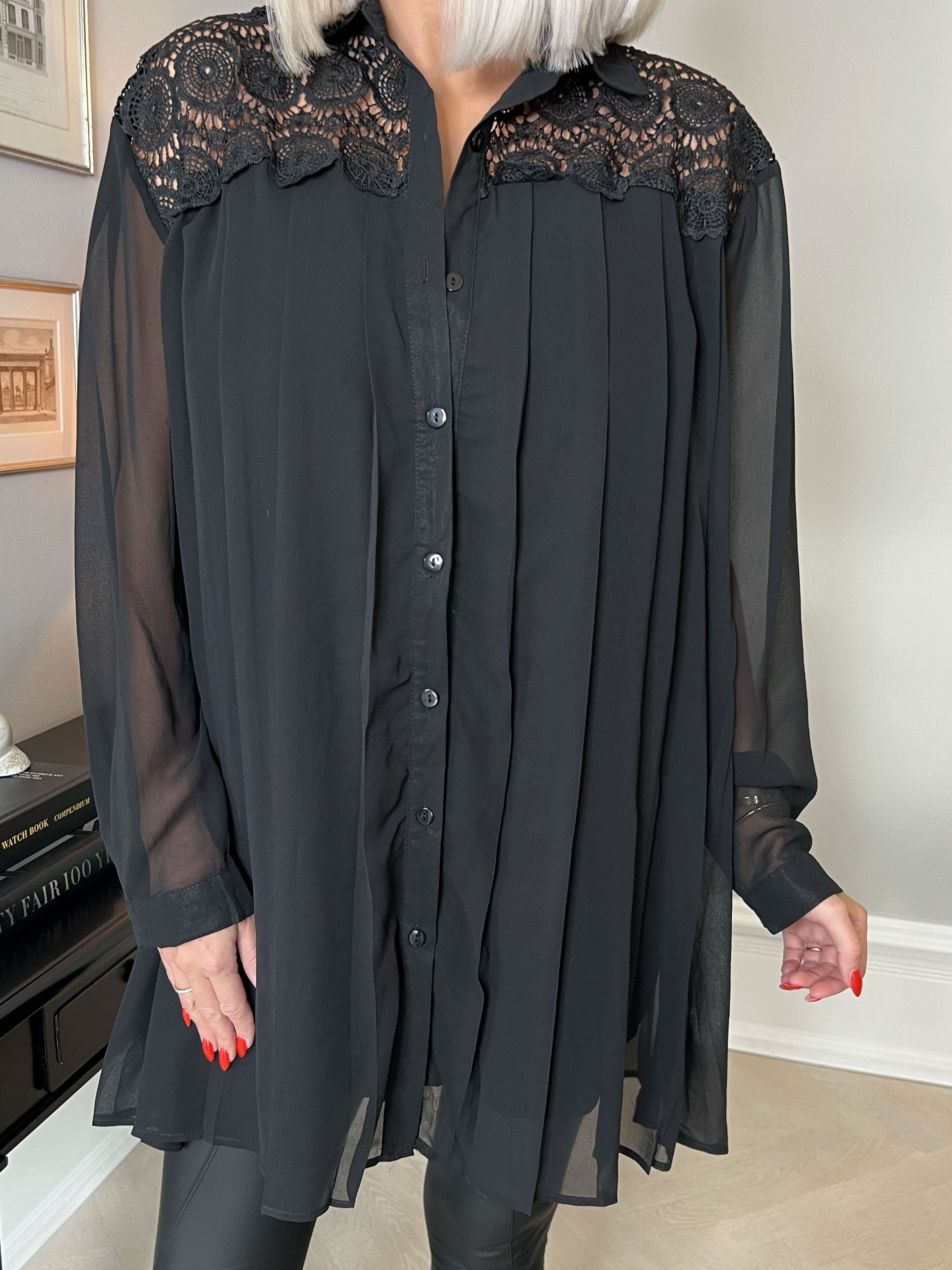 Veronika - Finast tunika med veck - Black