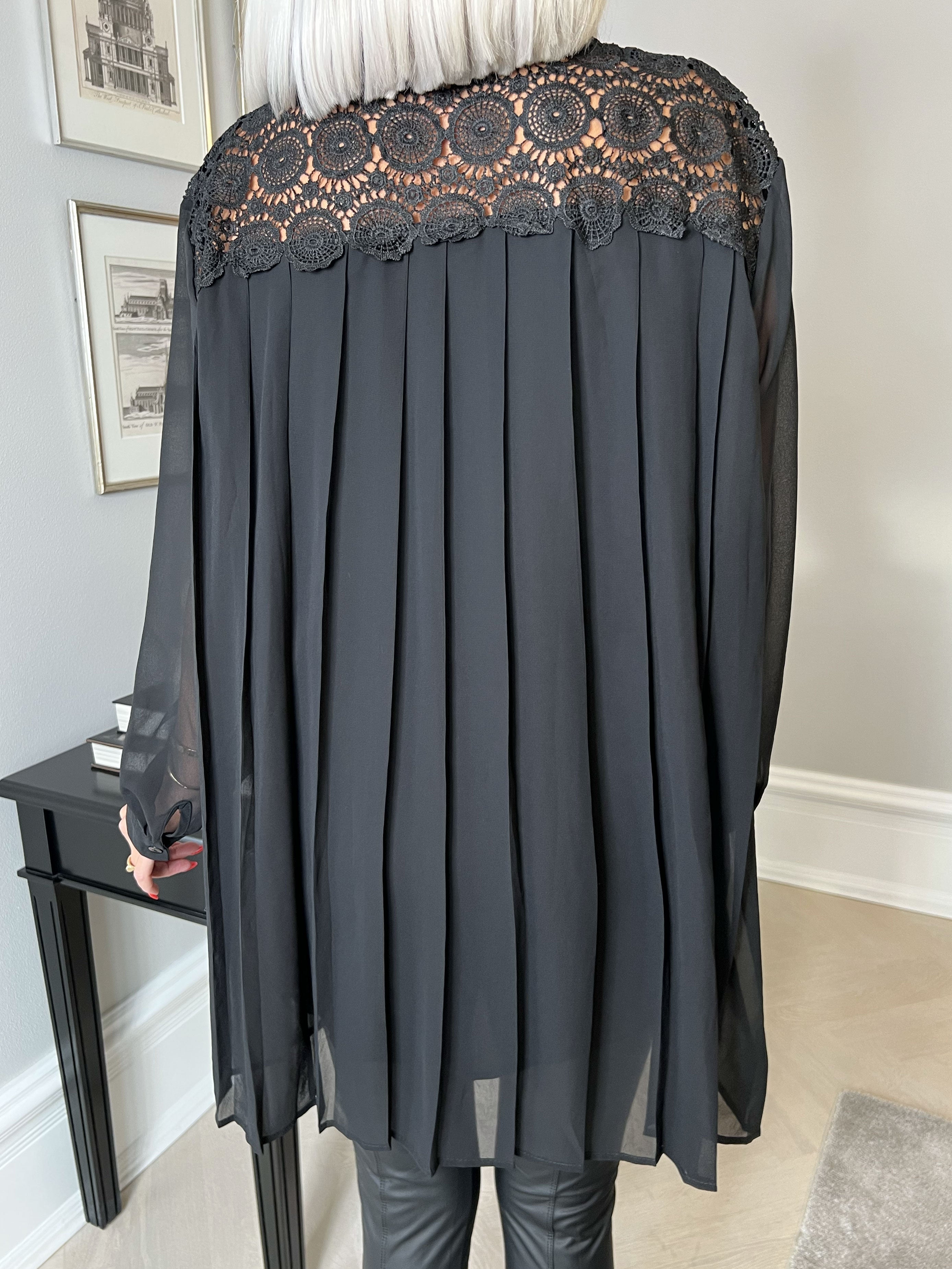 Veronika - Finast tunika med veck - Black