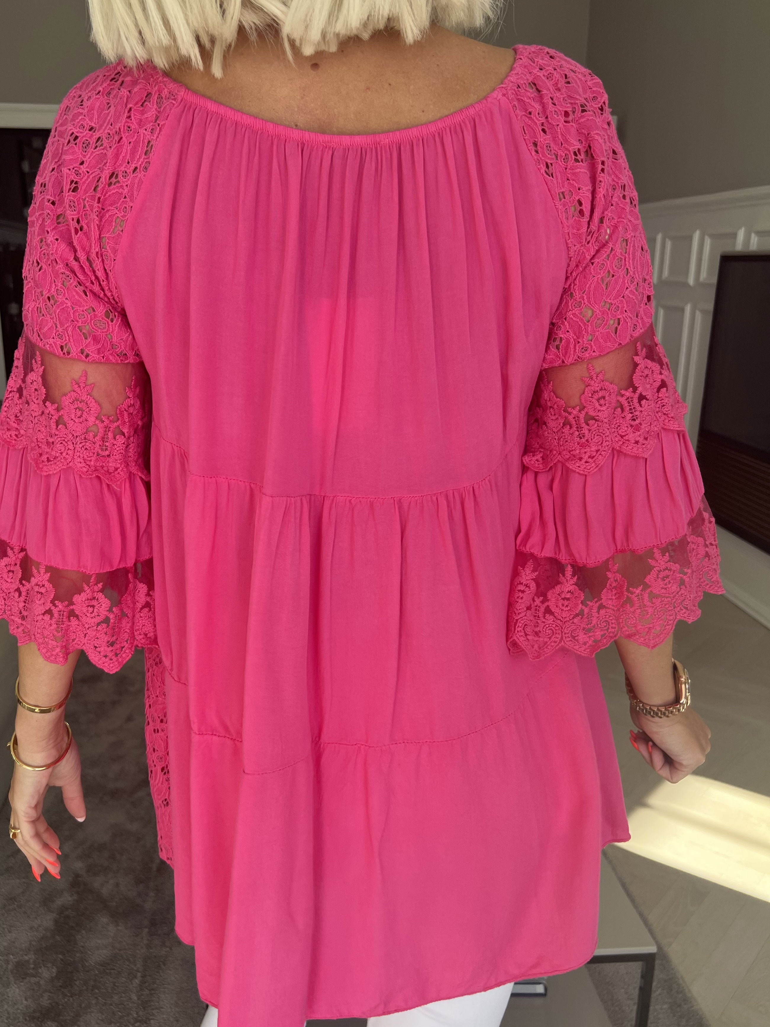 Ofelia - Söt spetstunika med resår i urringningen